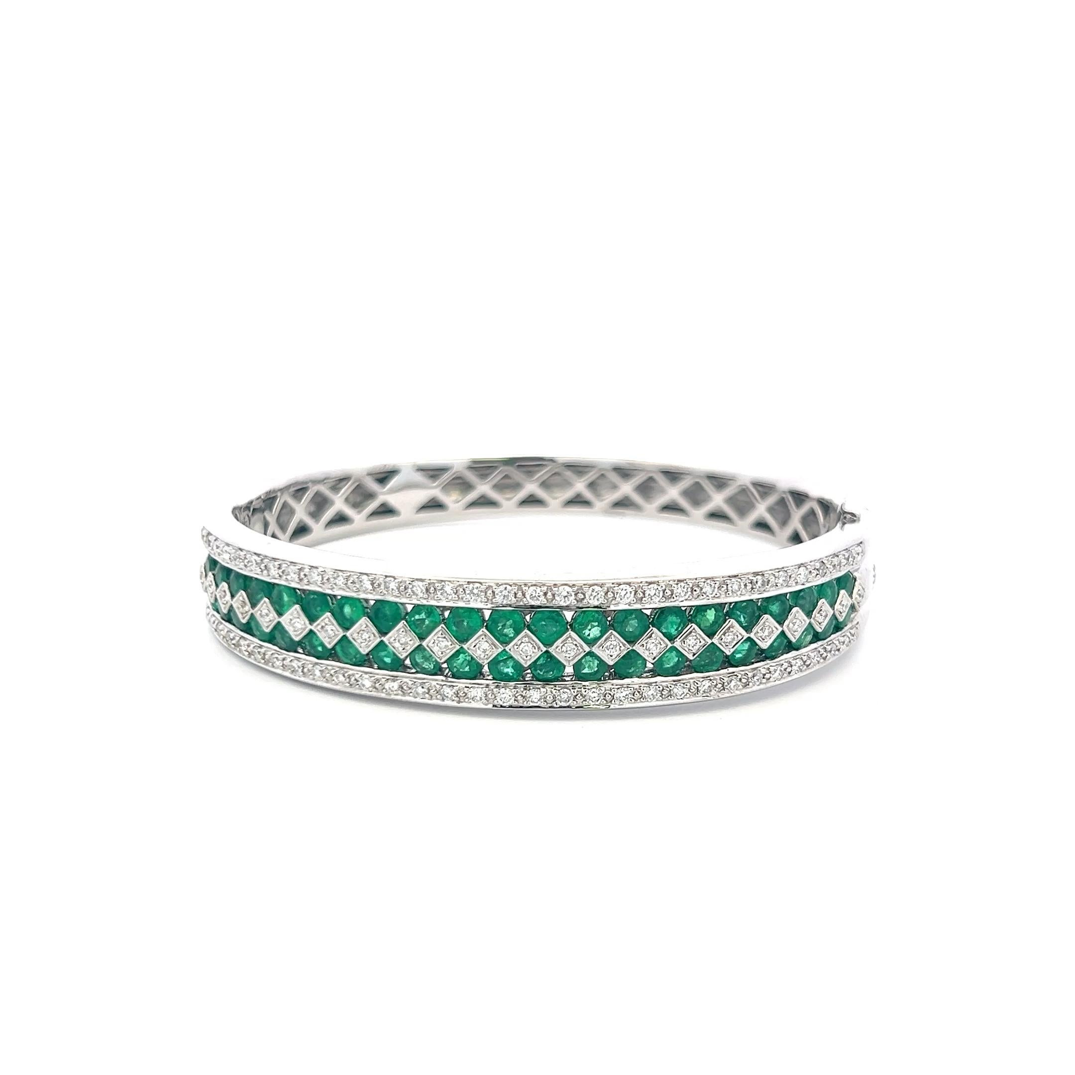 De las mujeres Esmeralda de 5,50 quilates Diamante redondo brillante de 1,50 quilates Pulsera brazalete 14K WG en venta