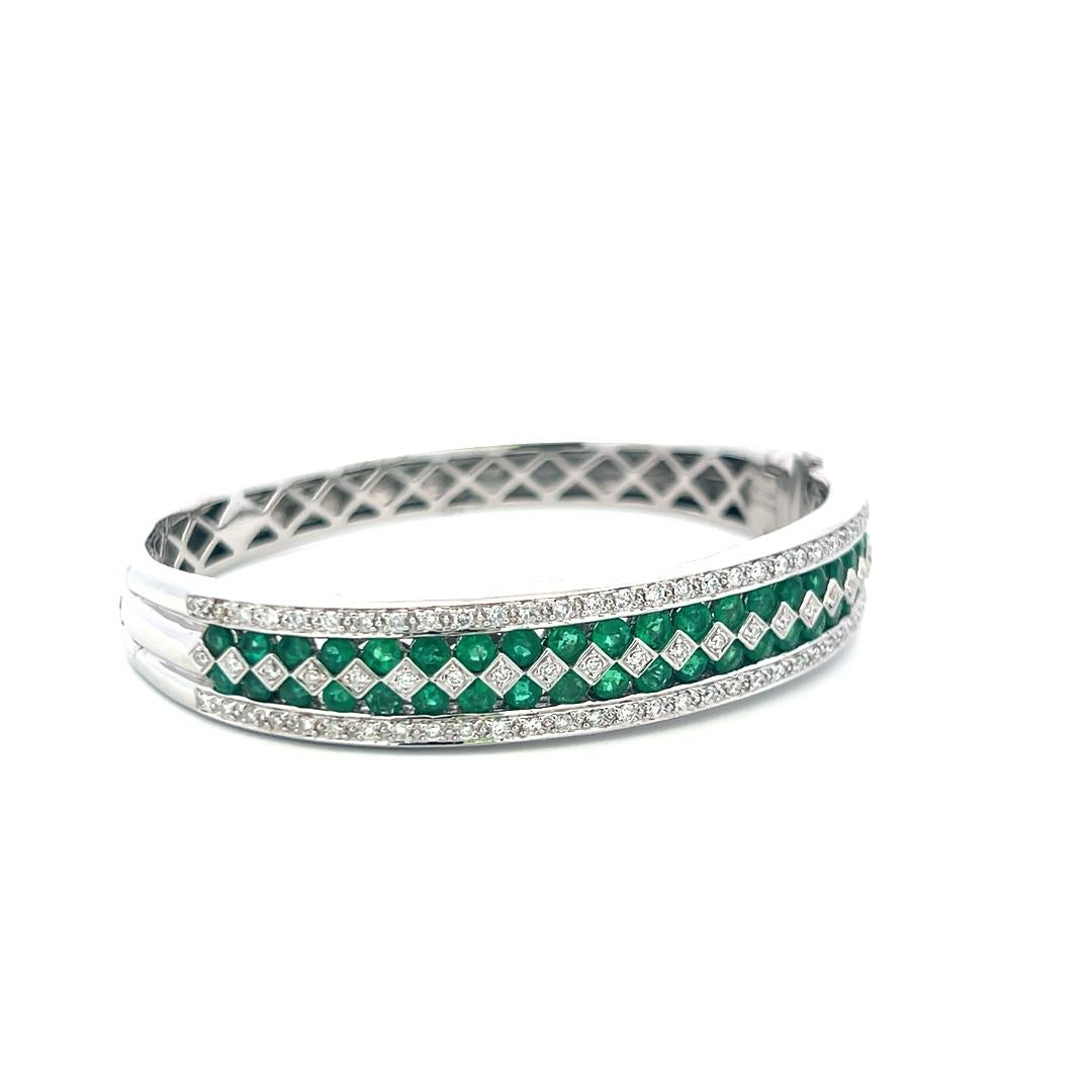 Esmeralda de 5,50 quilates Diamante redondo brillante de 1,50 quilates Pulsera brazalete 14K WG en venta 2
