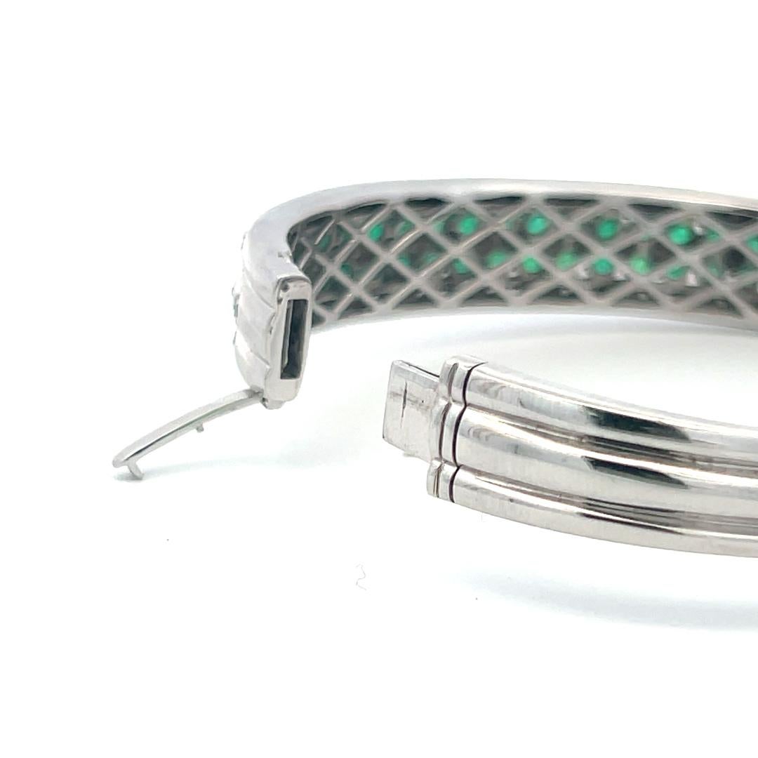 Esmeralda de 5,50 quilates Diamante redondo brillante de 1,50 quilates Pulsera brazalete 14K WG en venta 3