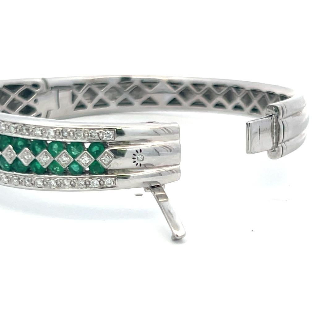 Esmeralda de 5,50 quilates Diamante redondo brillante de 1,50 quilates Pulsera brazalete 14K WG en venta 4