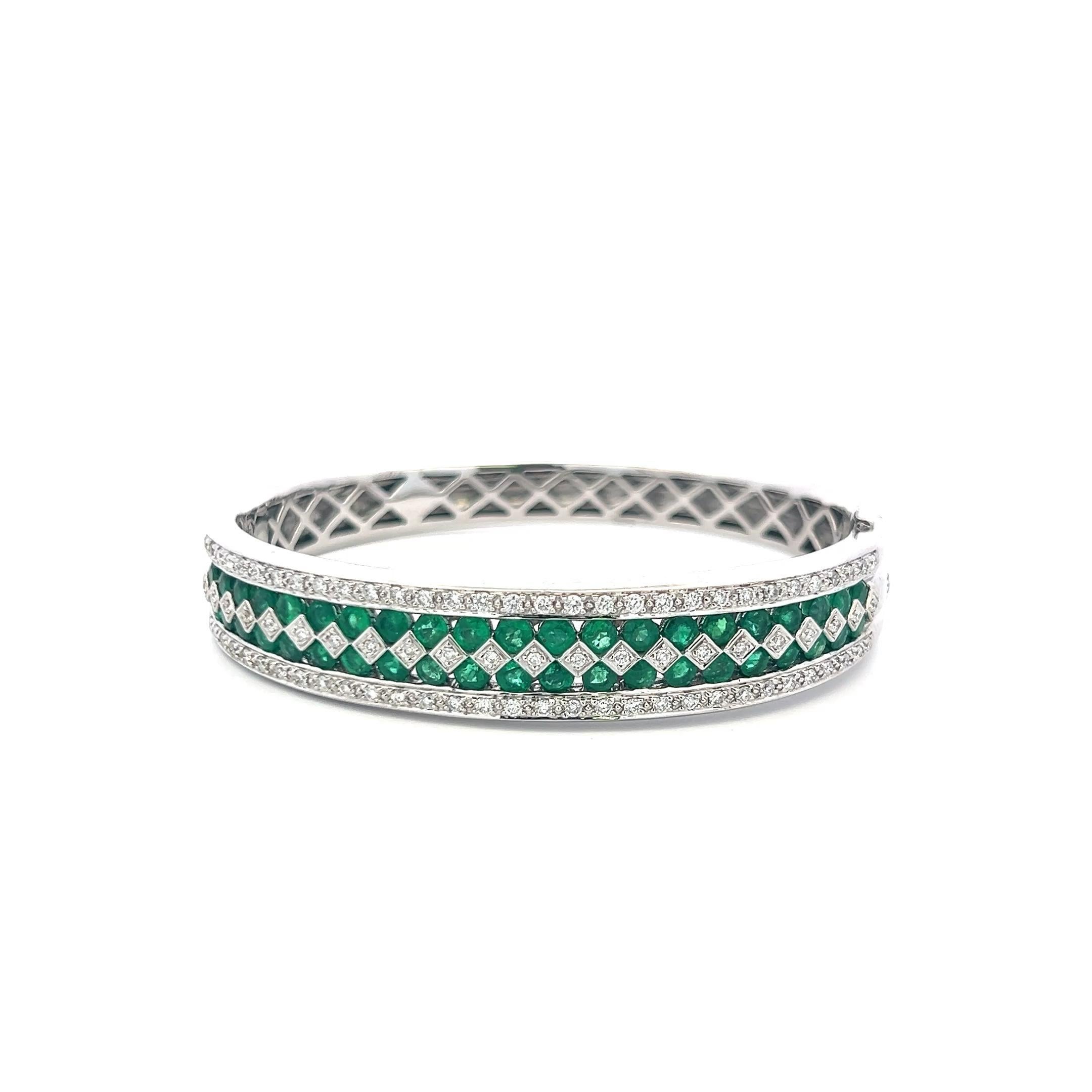 Armreif 14K WG mit 5,50 Karat Smaragd und 1,50 Karat rundem Brillanten