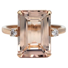 5,50 Karat Morganit-Ring mit Smaragdschliff und Diamant-Akzenten aus 14 Karat Roségold