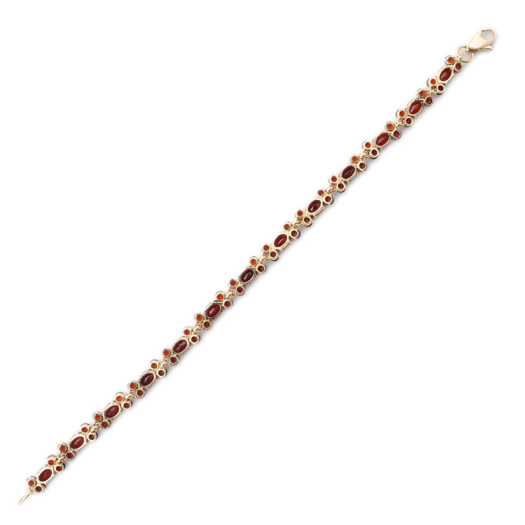 Oval Cut 5.50 Carat Garnet Yellow Gold Bracelet For Sale