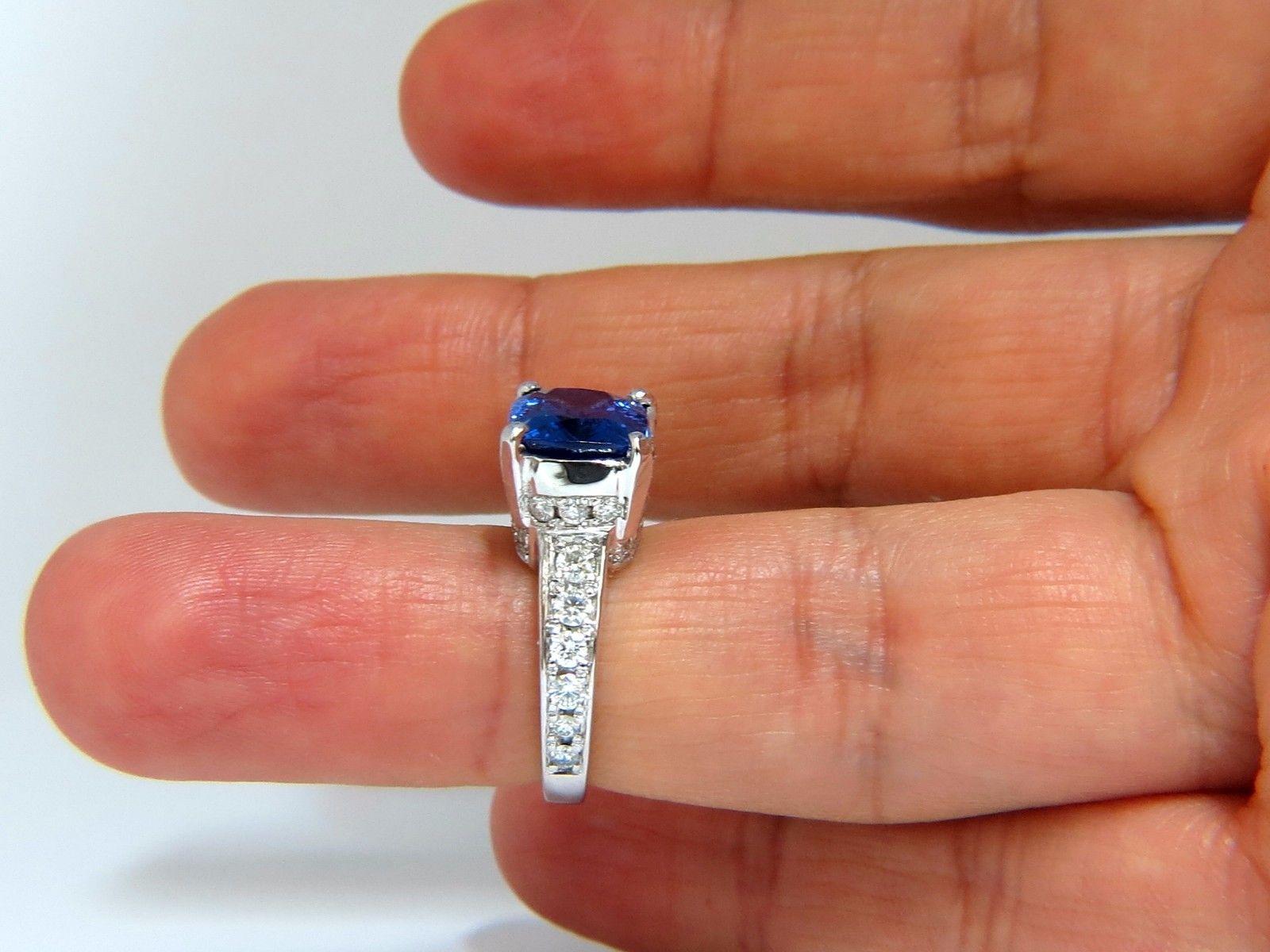 5.50 Carat Natural Cushion Sparkling Blue Tanzanite Diamonds Ring 14 Karat In New Condition In New York, NY