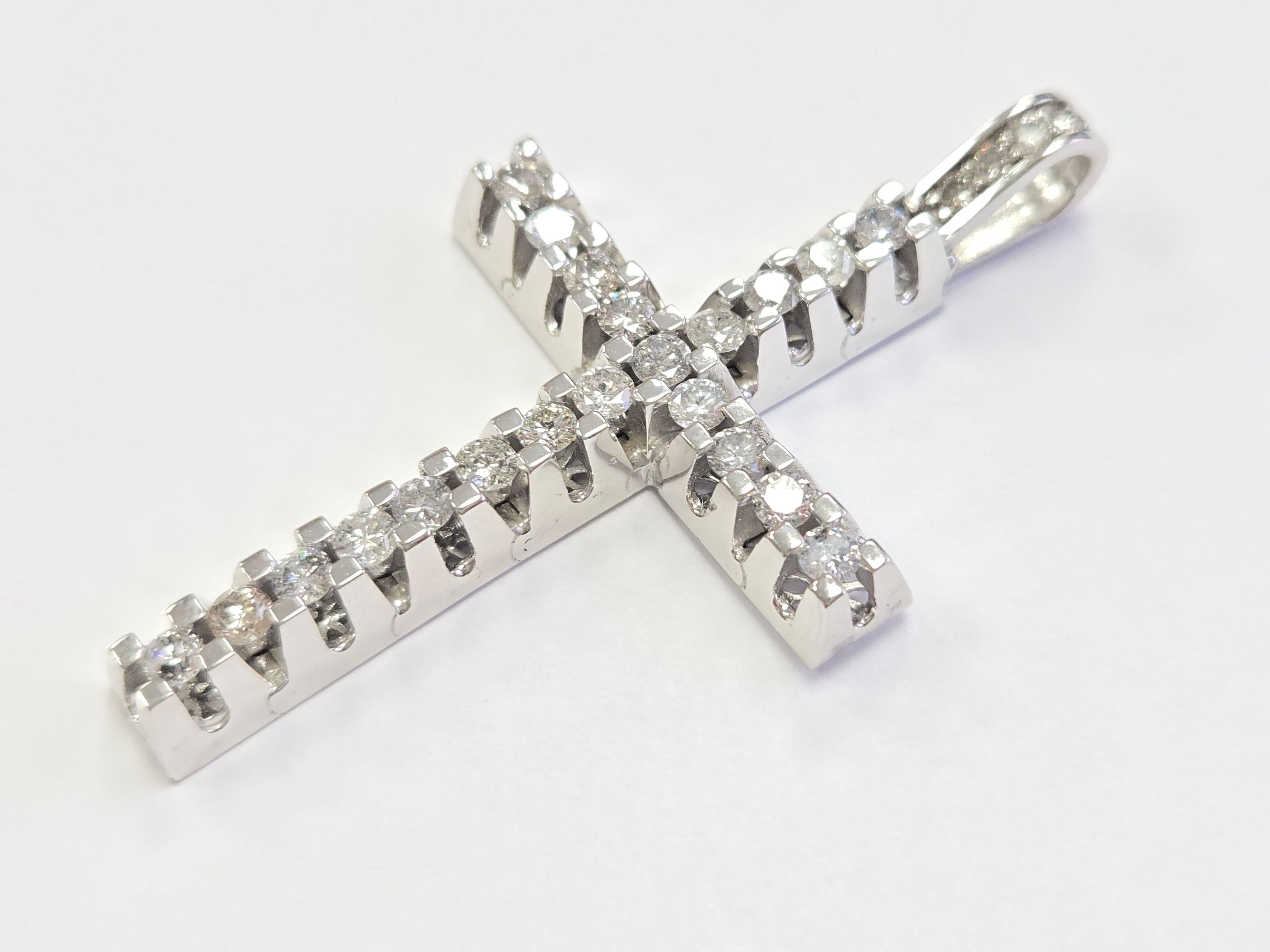 Modern 5.50 Carat Natural Diamond Cross Pendant 14 Karat White Gold For Sale