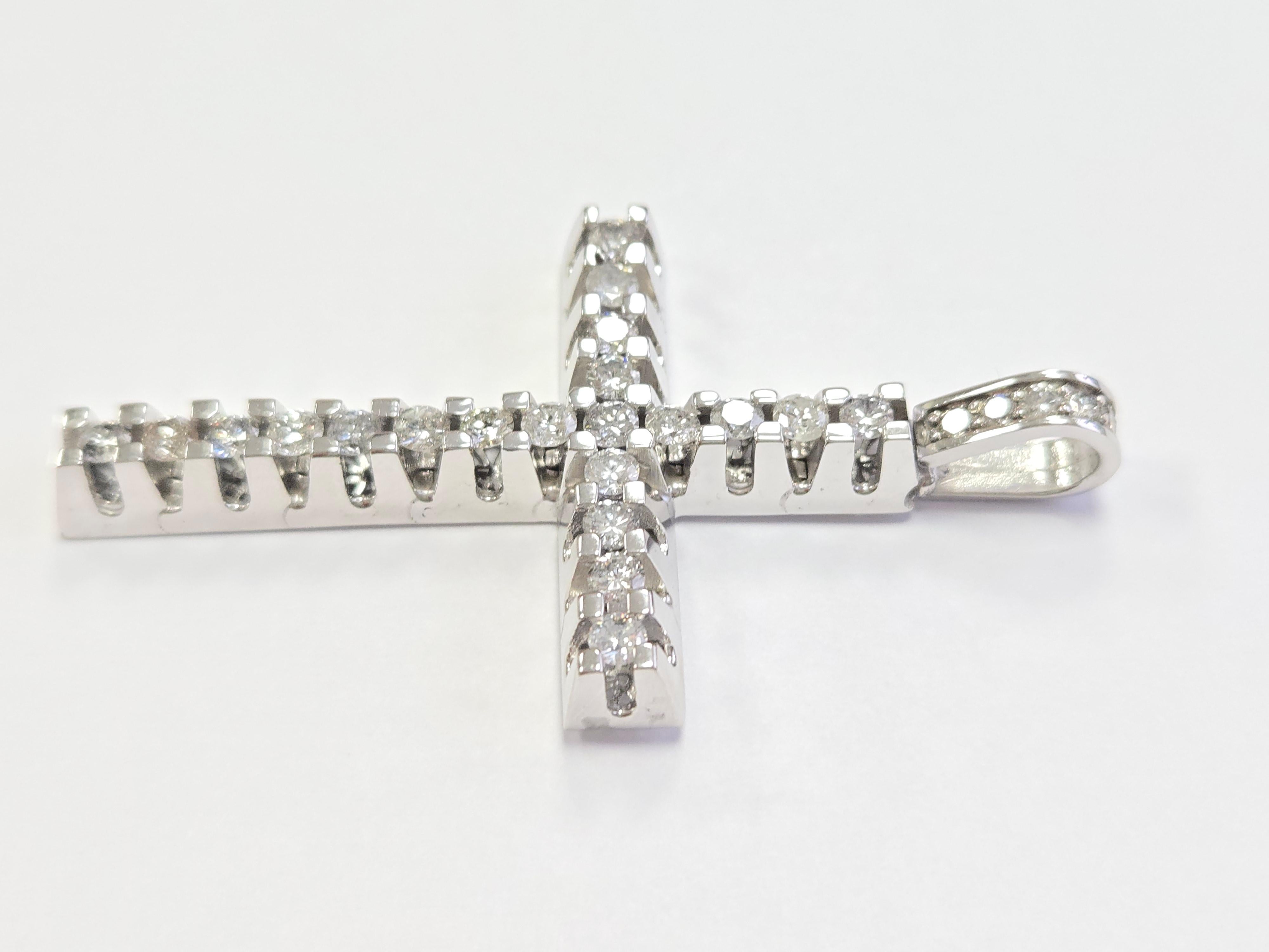 Round Cut 5.50 Carat Natural Diamond Cross Pendant 14 Karat White Gold For Sale