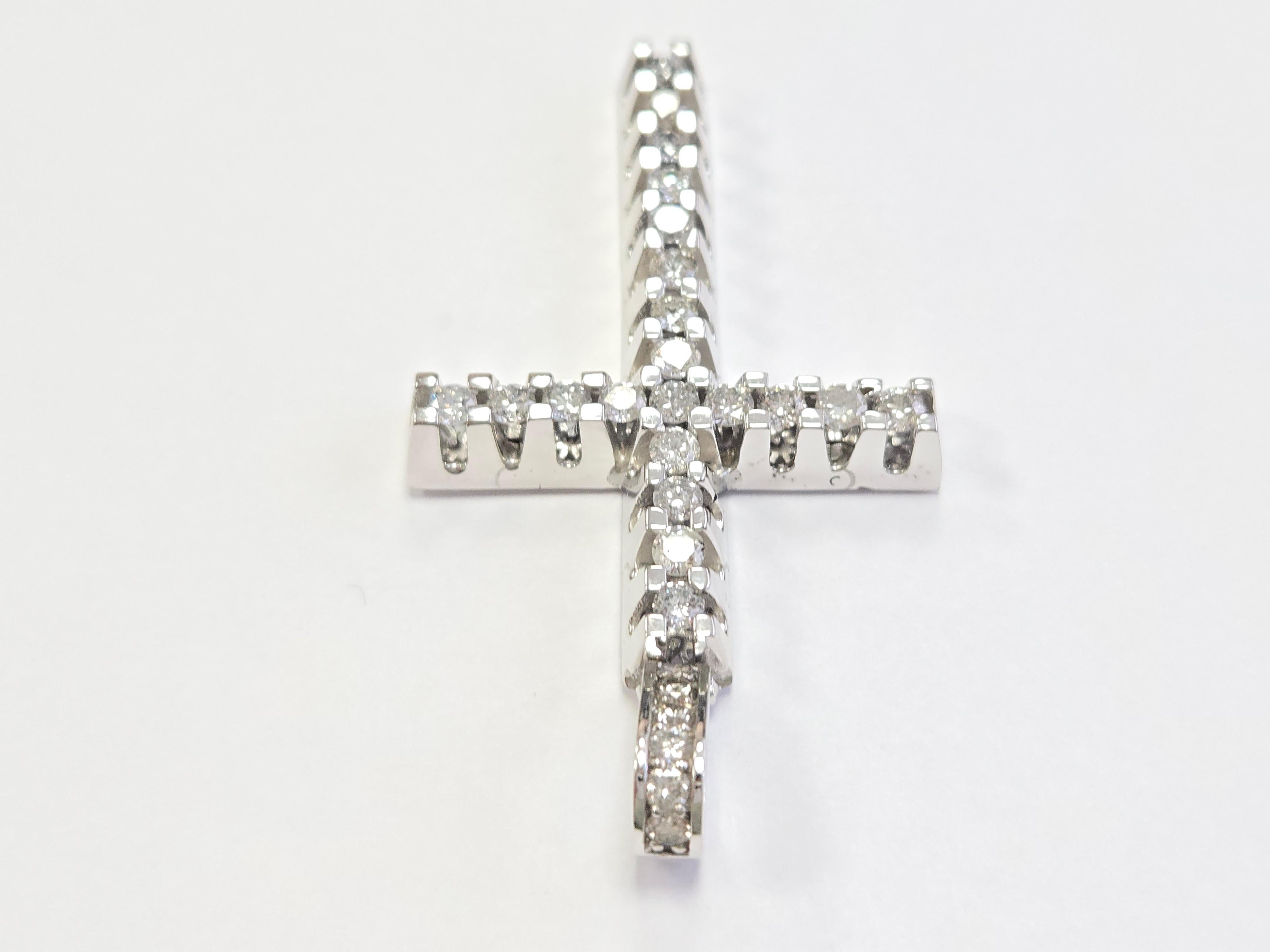 Women's or Men's 5.50 Carat Natural Diamond Cross Pendant 14 Karat White Gold For Sale