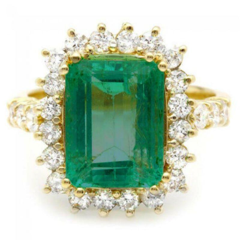 Emerald Cut 5.50 Carat Natural Emerald and Diamond 14 Karat Solid Yellow Gold Ring For Sale