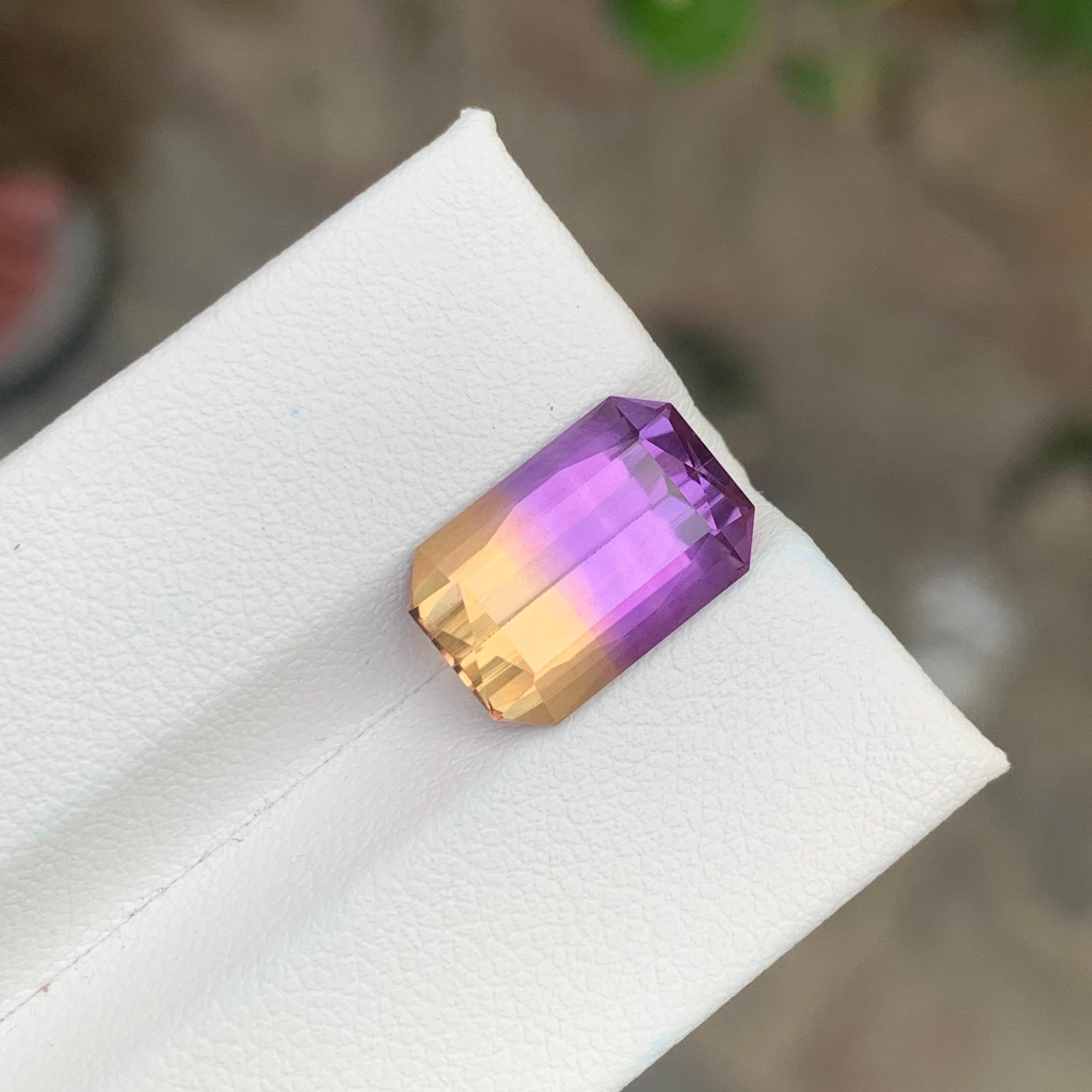 Facettierter Ametrin 

Gewicht: 5,50 Karat
Abmessung: 13.4 x 8.9 x 6.4 Mm
Die Form: Smaragd
Farbe: Lila & Gelb
Behandlung: Nicht
Zertifikat: Auf Kundenwunsch
.
Der Ametrin ist ein einzigartiger und auffälliger Edelstein, der sowohl Amethyst als auch