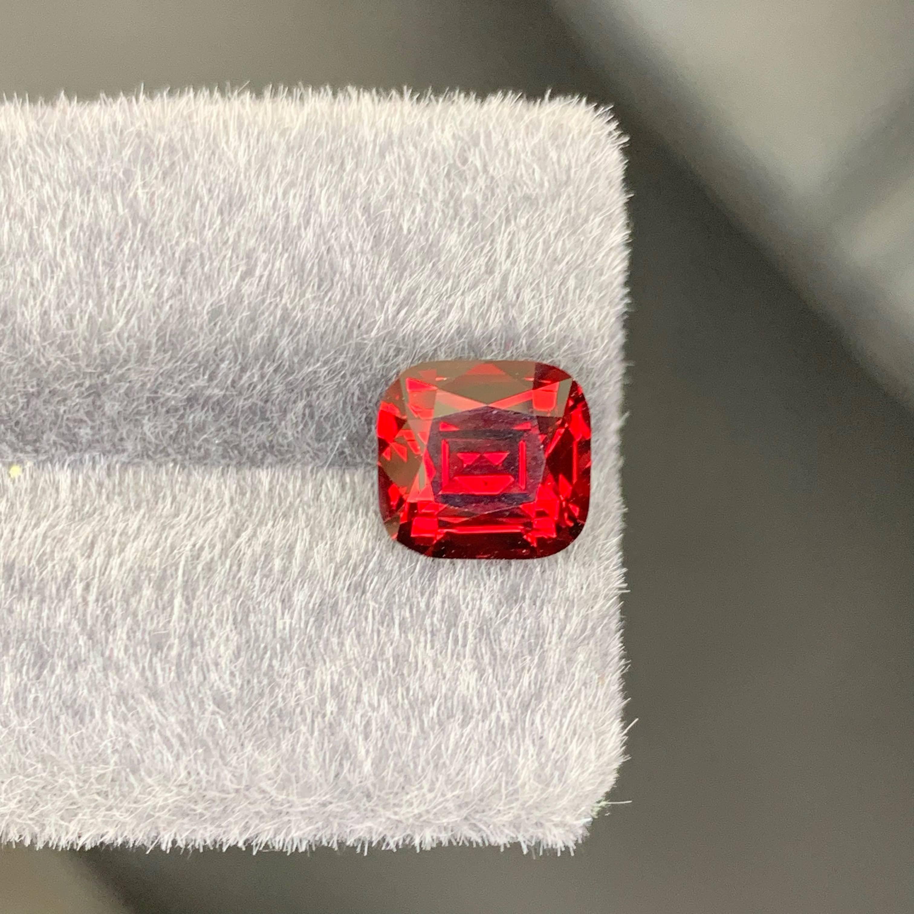 5.50 Carat Natural Loose Bright Red Garnet Stone Cushion Cut African Gemstone (pierre précieuse africaine) en vente 1