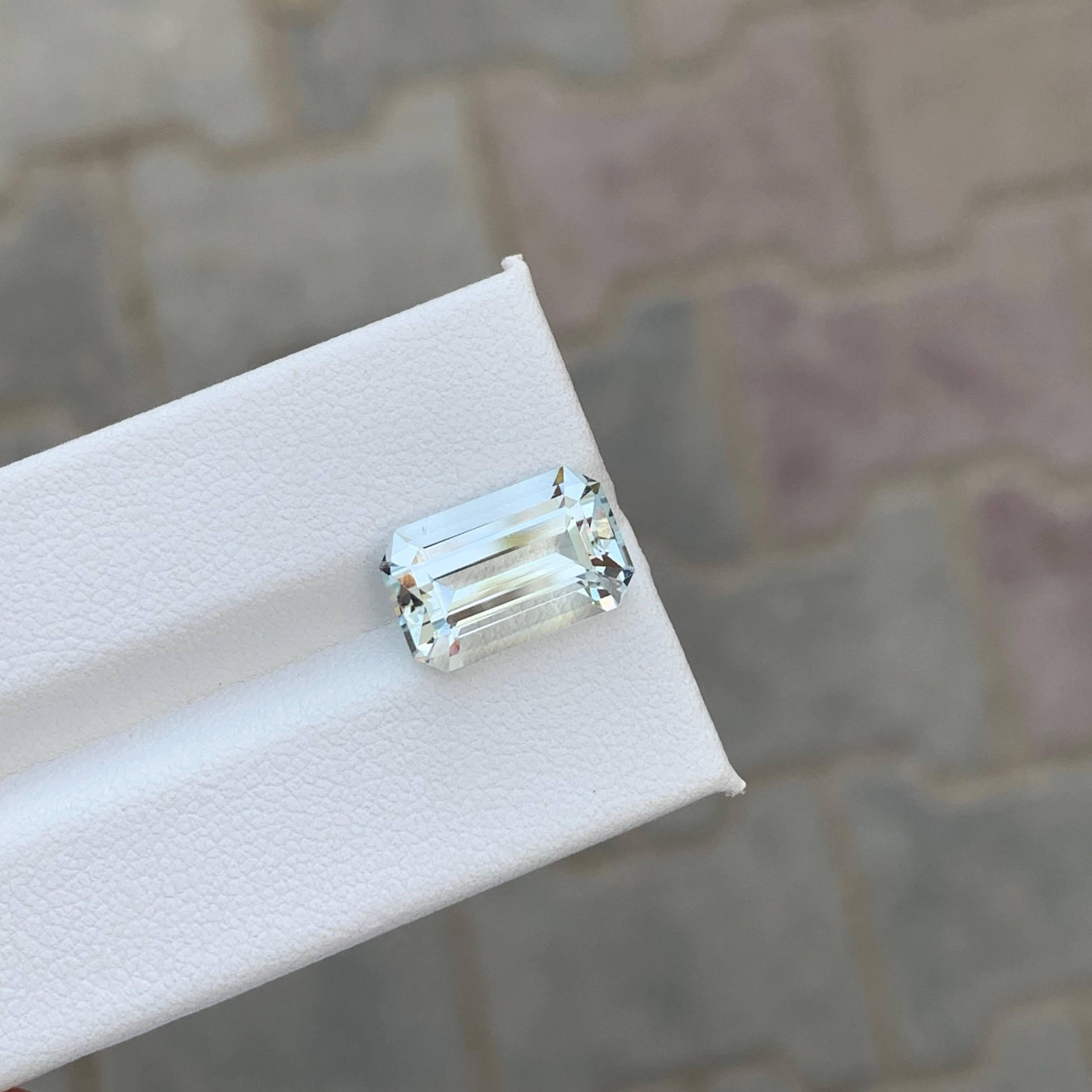 5.50 Karat Natürlicher loser hellblauer Aquamarin Smaragdschliff Pakistanischer Edelstein für Damen oder Herren im Angebot