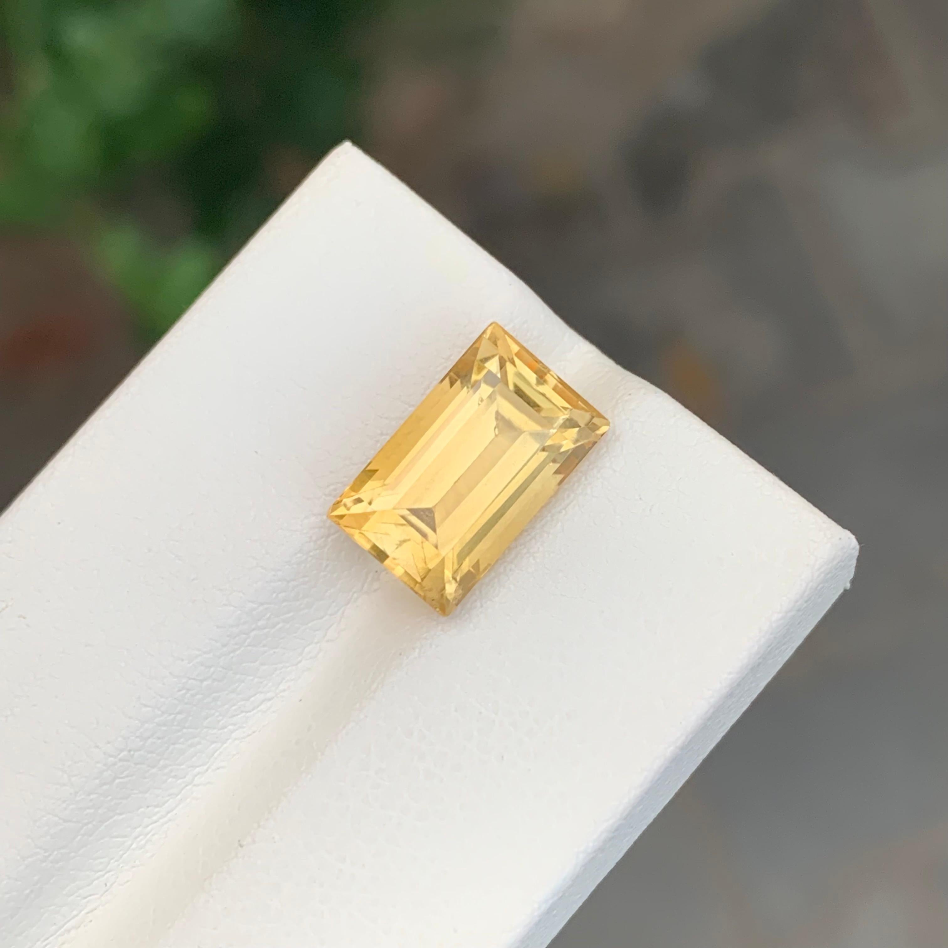 Citrine libre
Poids : 5,50 carats
Dimension : 12,5 x 7,7 x 7,3 mm
Origine : Brésil
Couleur : Jaune clair
Traitement : Non
Certificat : Sur demande du client

La citrine jaune clair est une belle variété pâle de quartz appréciée pour sa teinte