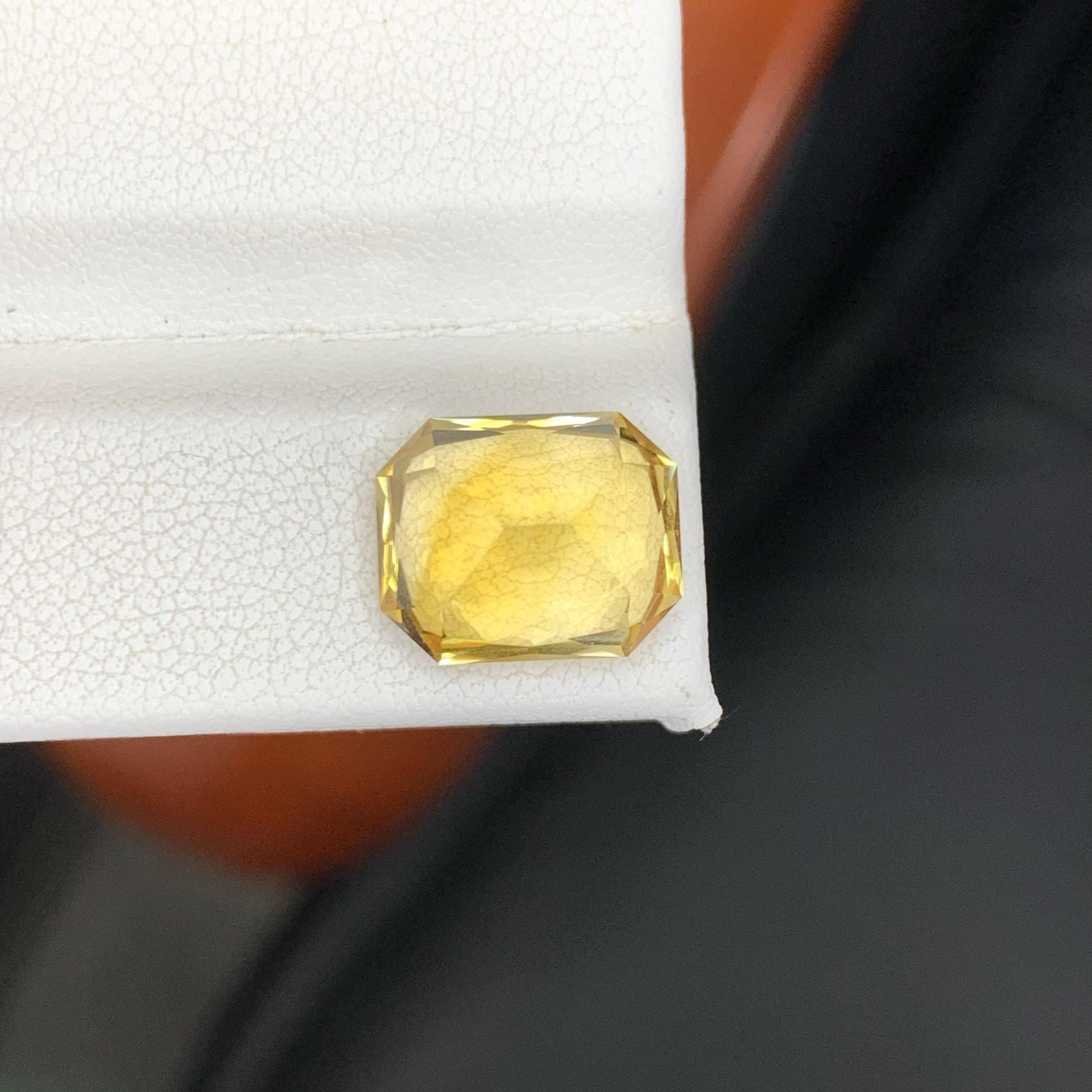Women's or Men's 5.50 Carat Natural Loose Yellow Golden Citrine Custom Cut Brazilian Gemstone For Sale