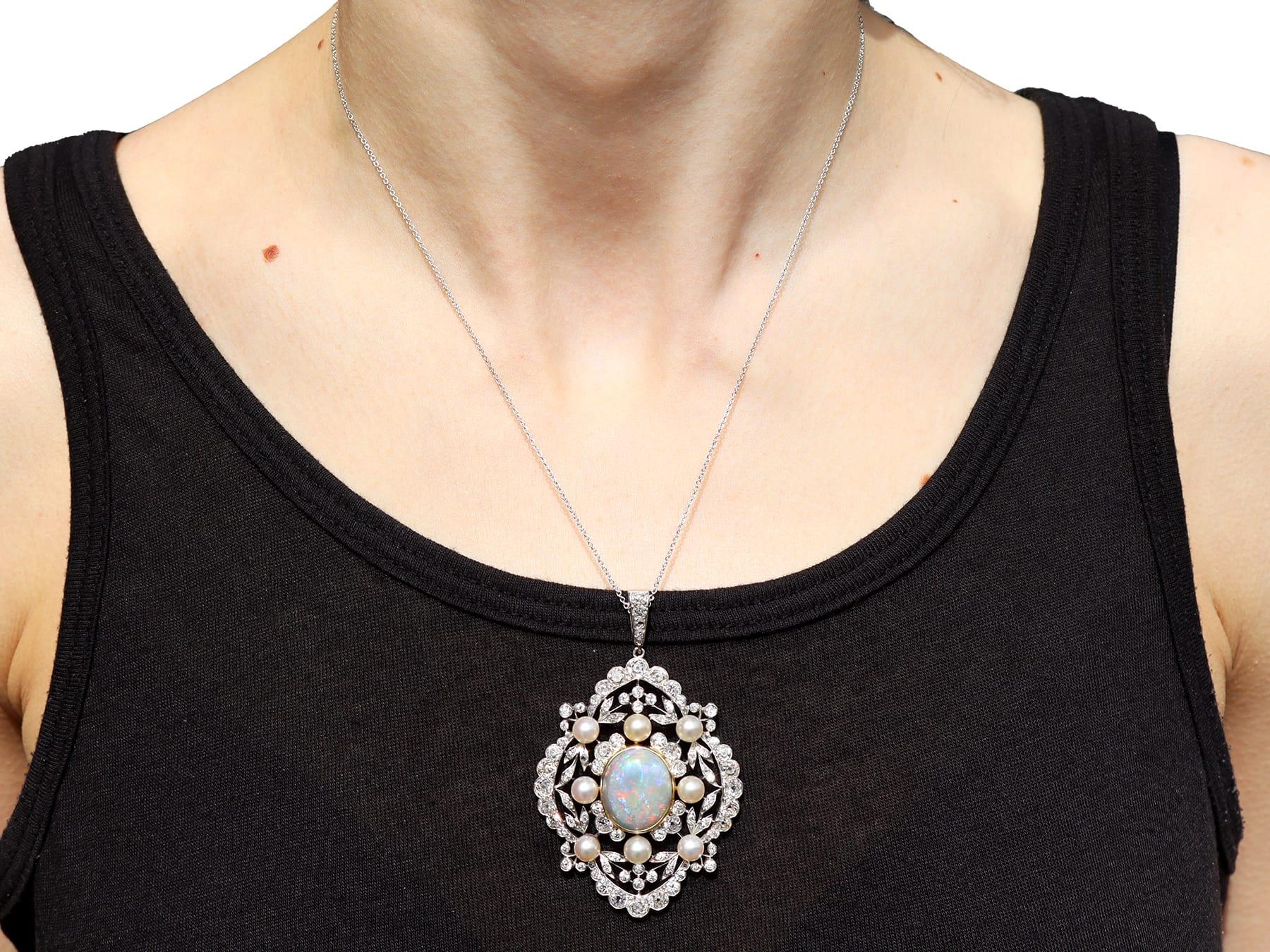 Pendentif en platine avec opale de 5,50 carats, perle d'eau salée naturelle et diamant de 8,31 carats en vente 3