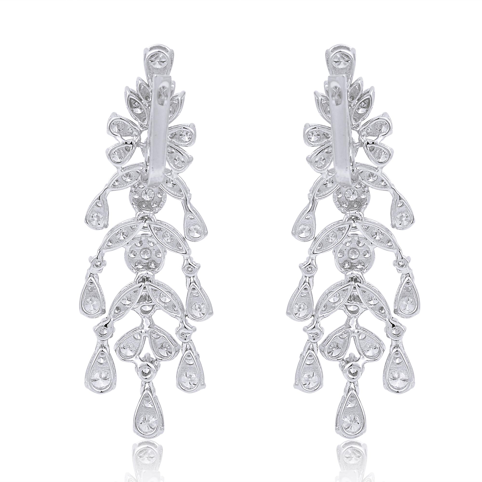 Taille ronde Pendants d'oreilles en or blanc 18 carats avec diamants ronds de 5,50 carats, fabrication artisanale en vente