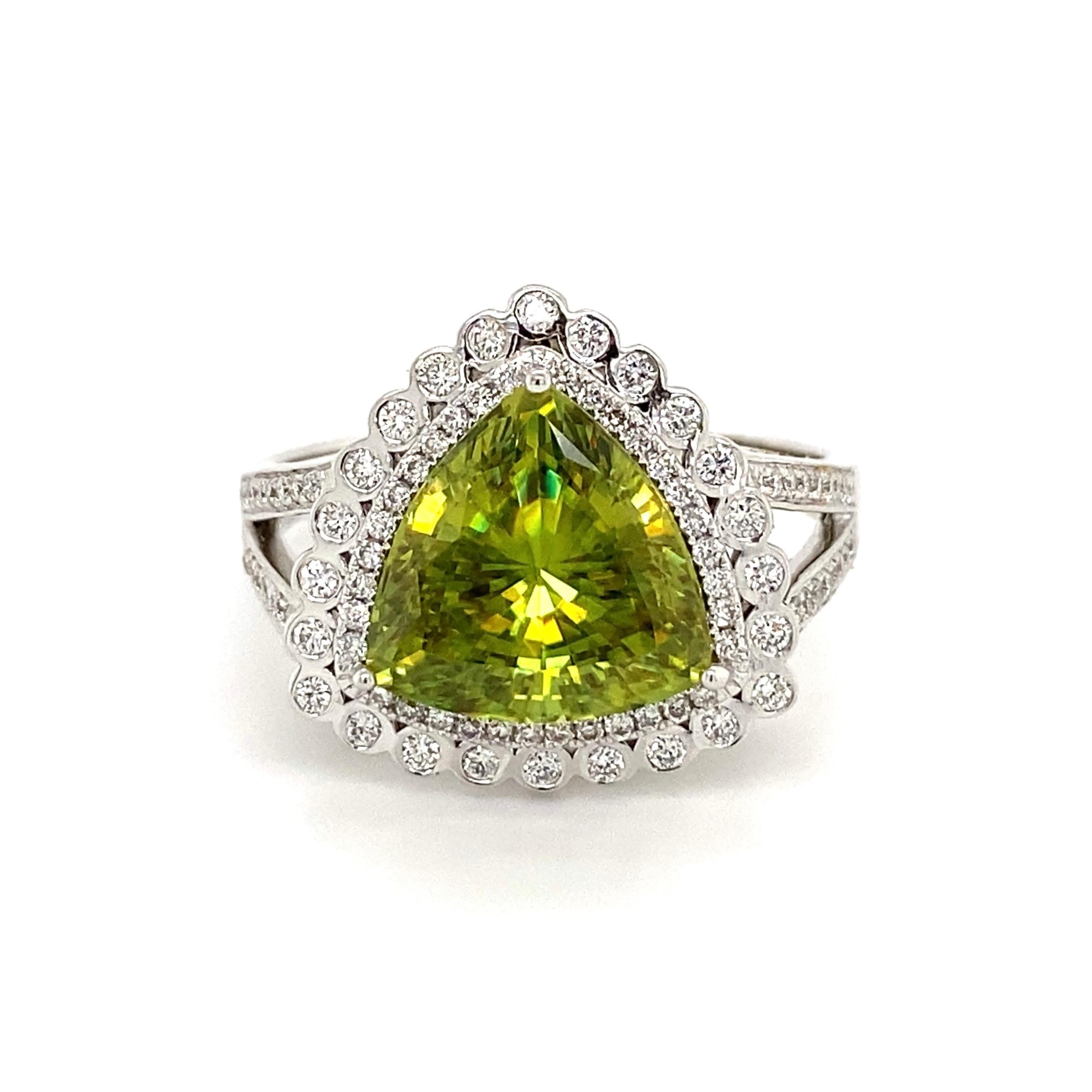 Modern 5.50 Carat Trillion Sphene Gemstone and Diamond Gold Ring Fine Estate Jewelry For Sale