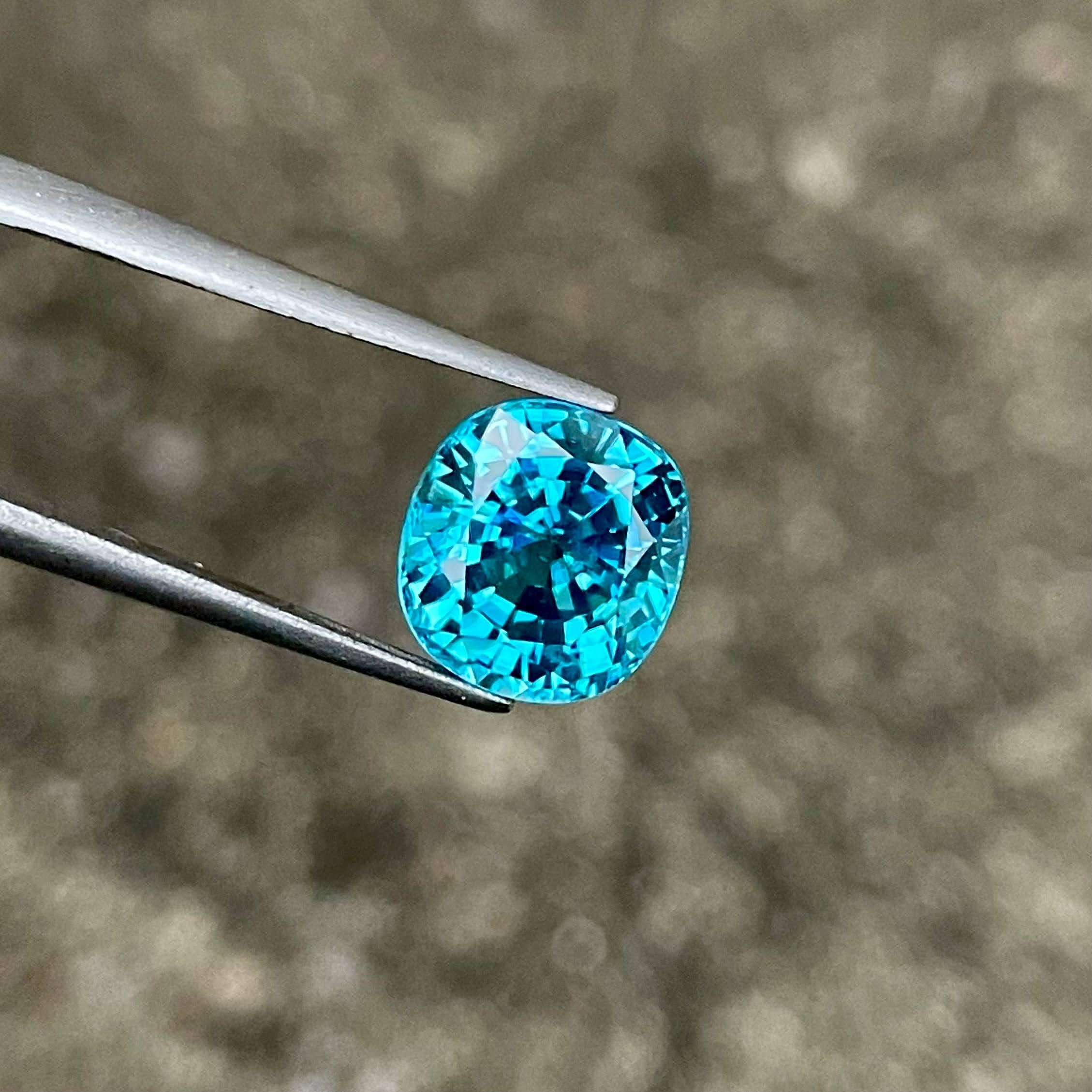 5.50 carats Blue Zircon Stone Cushion Cut Natural Cambodian Gemstone In New Condition For Sale In Bangkok, TH