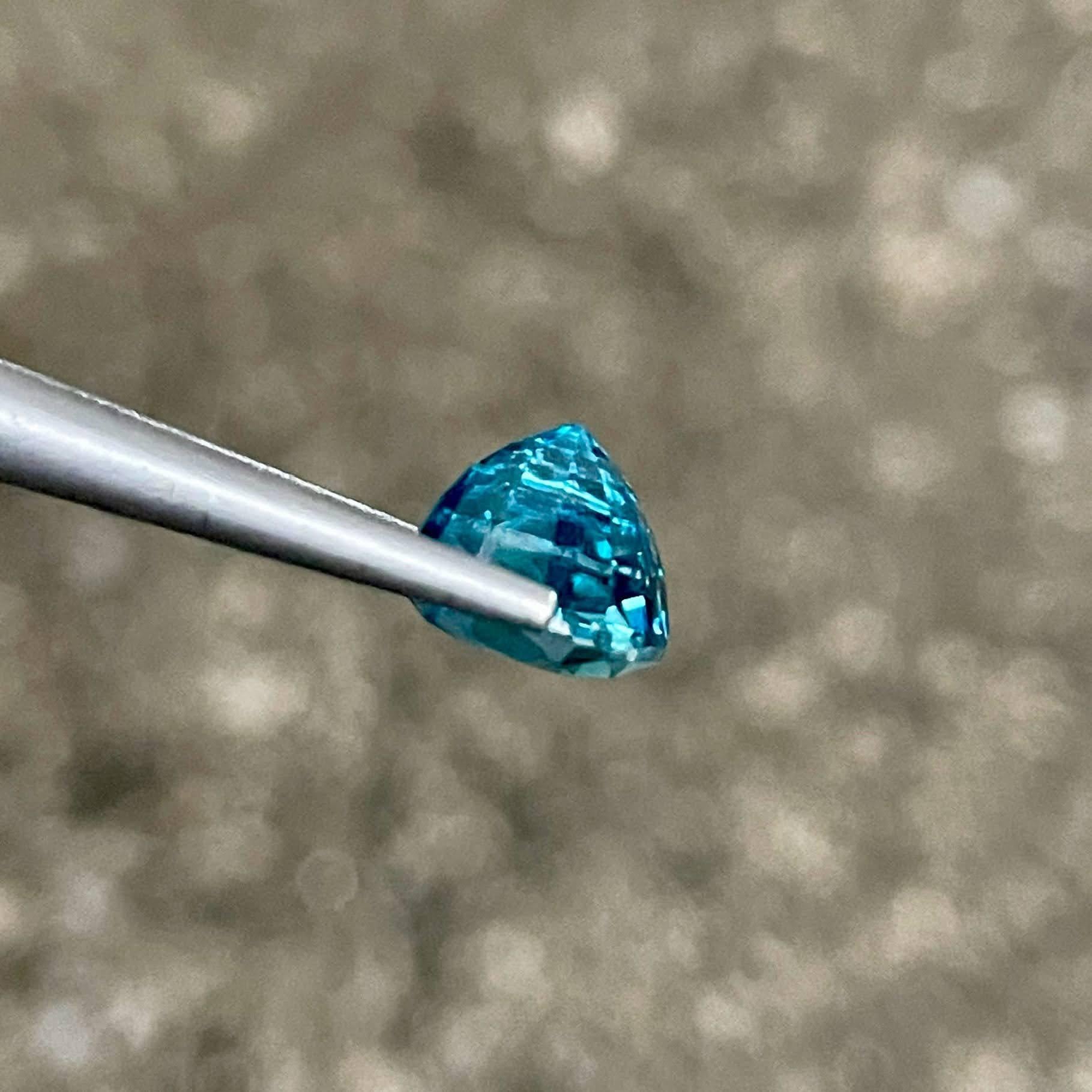Modern 5.50 carats Electric Blue Zircon Stone Oval Cut Cambodian Gemstone For Sale