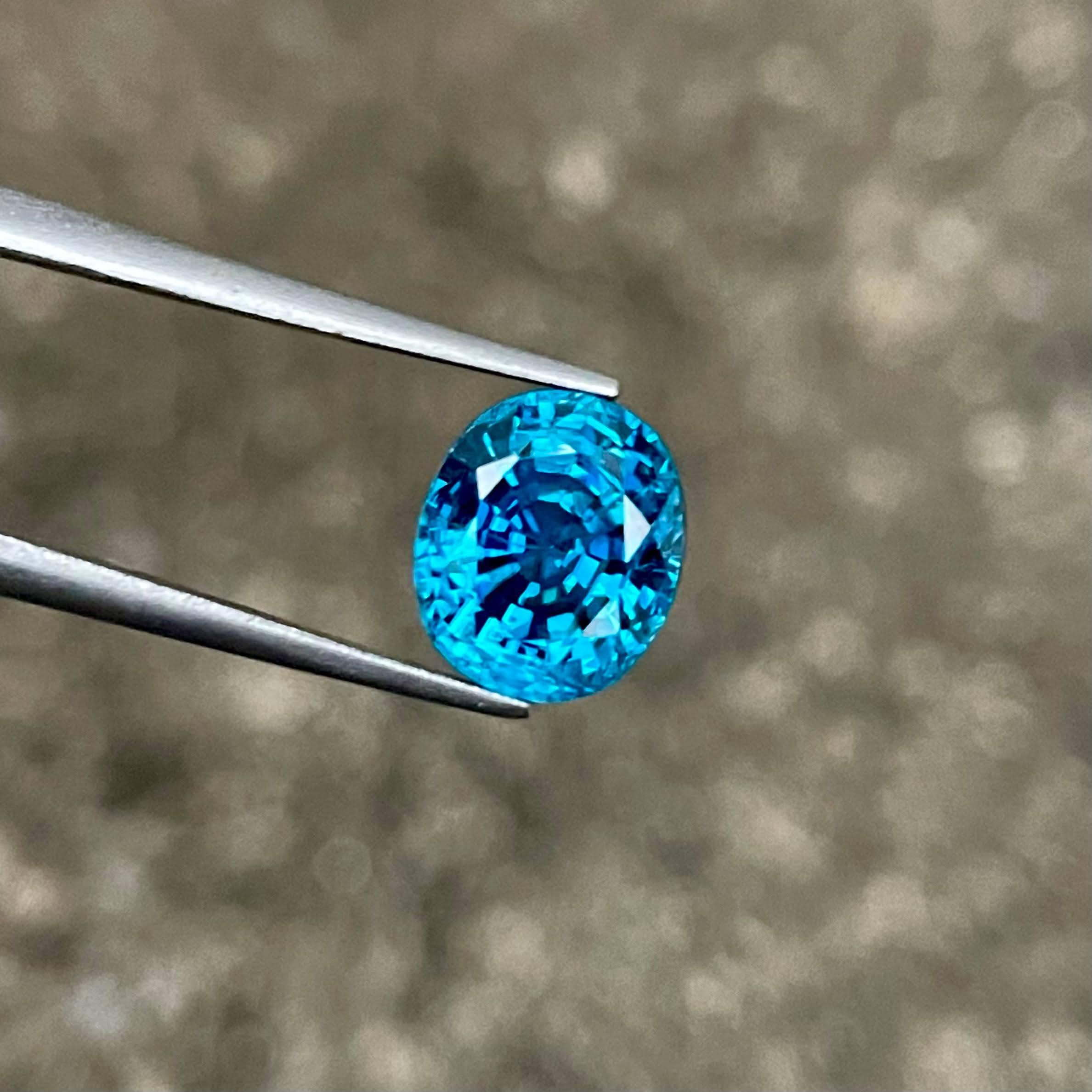 5.50 carats Electric Blue Zircon Stone Oval Cut Cambodian Gemstone In New Condition For Sale In Bangkok, TH