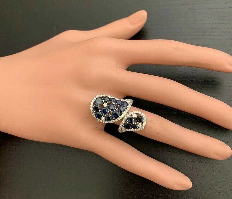 Women's 5.50 Carat Exquisite Natural Blue Sapphire and Diamond 14K Solid White Gold Ring For Sale