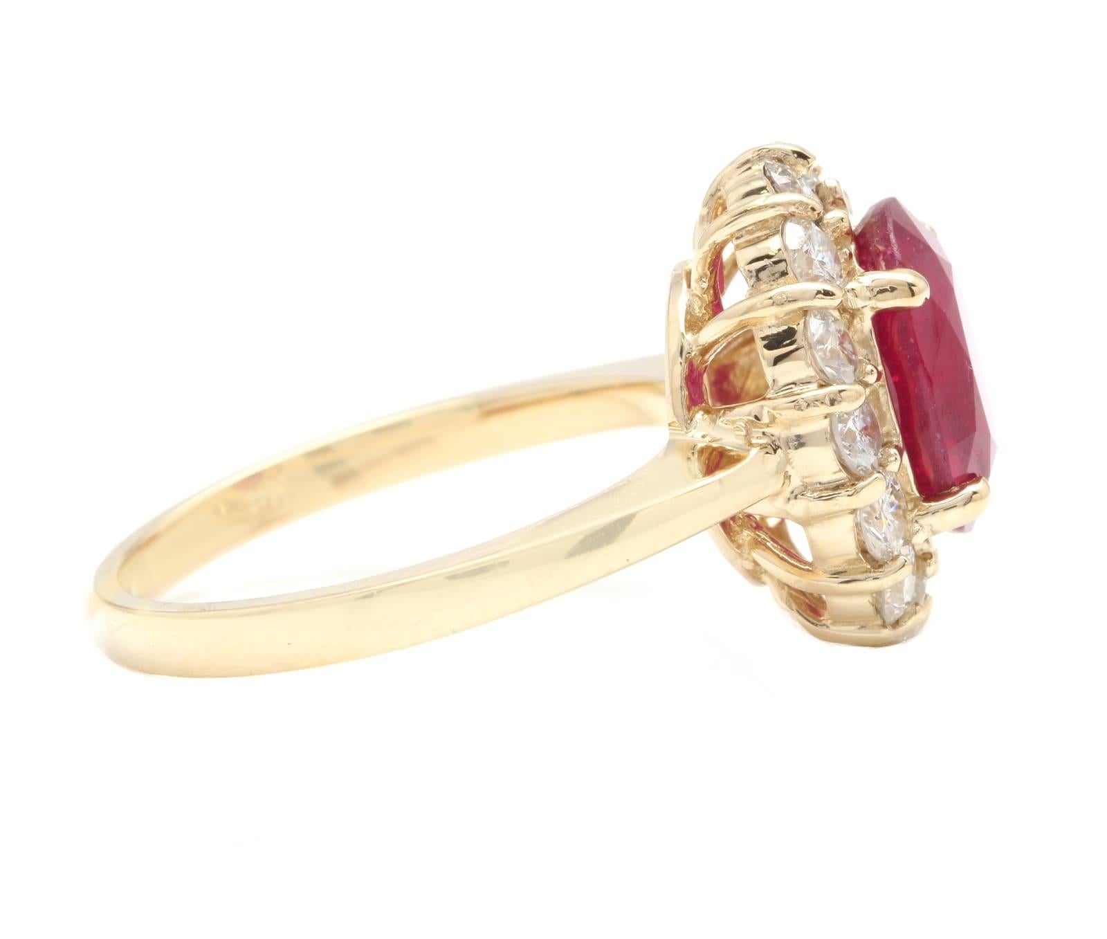 Mixed Cut 5.50 Carats Impressive Red Ruby and Natural Diamond 14K Yellow Gold Ring For Sale