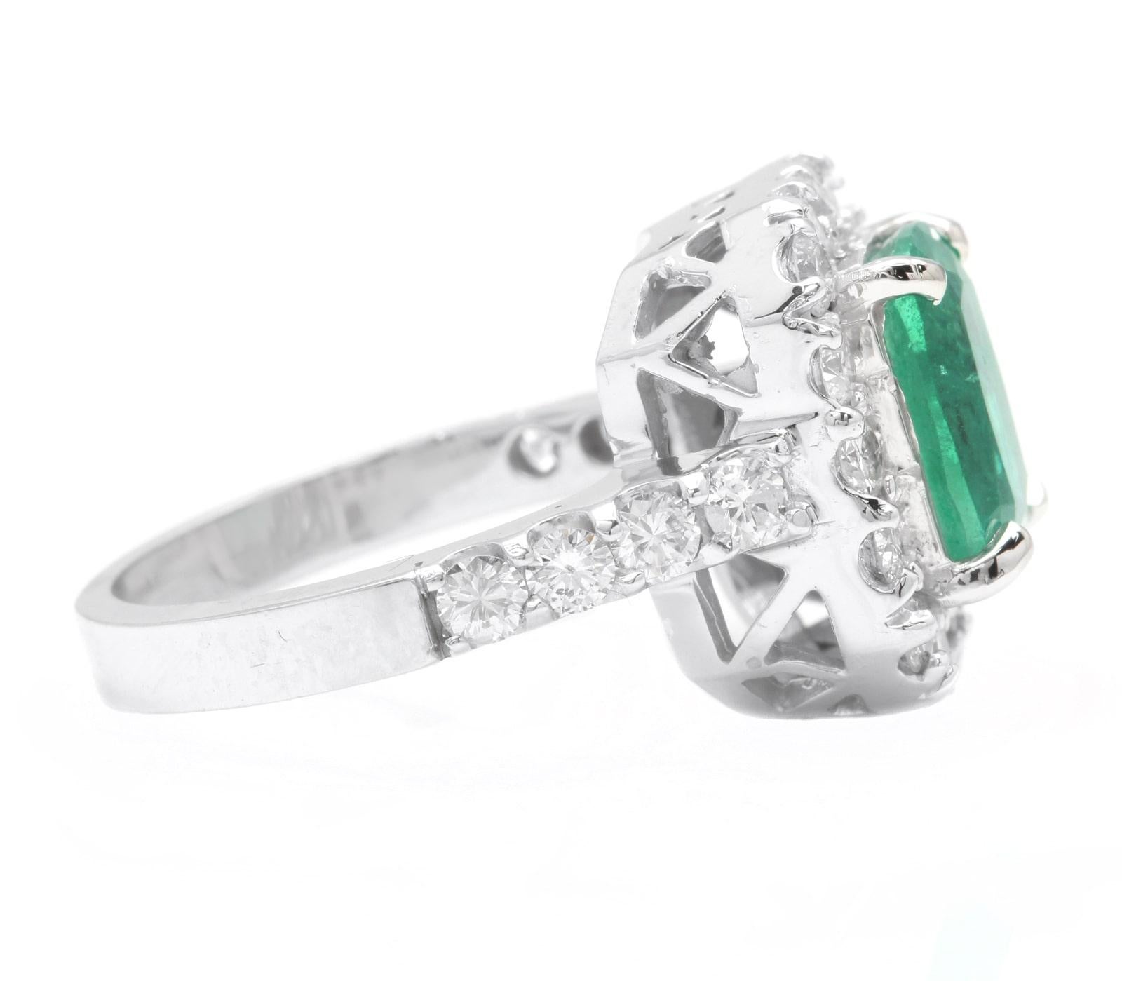 Ring aus 14 Karat massivem Weißgold mit 5,50 Karat natürlichem Smaragd und Diamant (Gemischter Schliff) im Angebot
