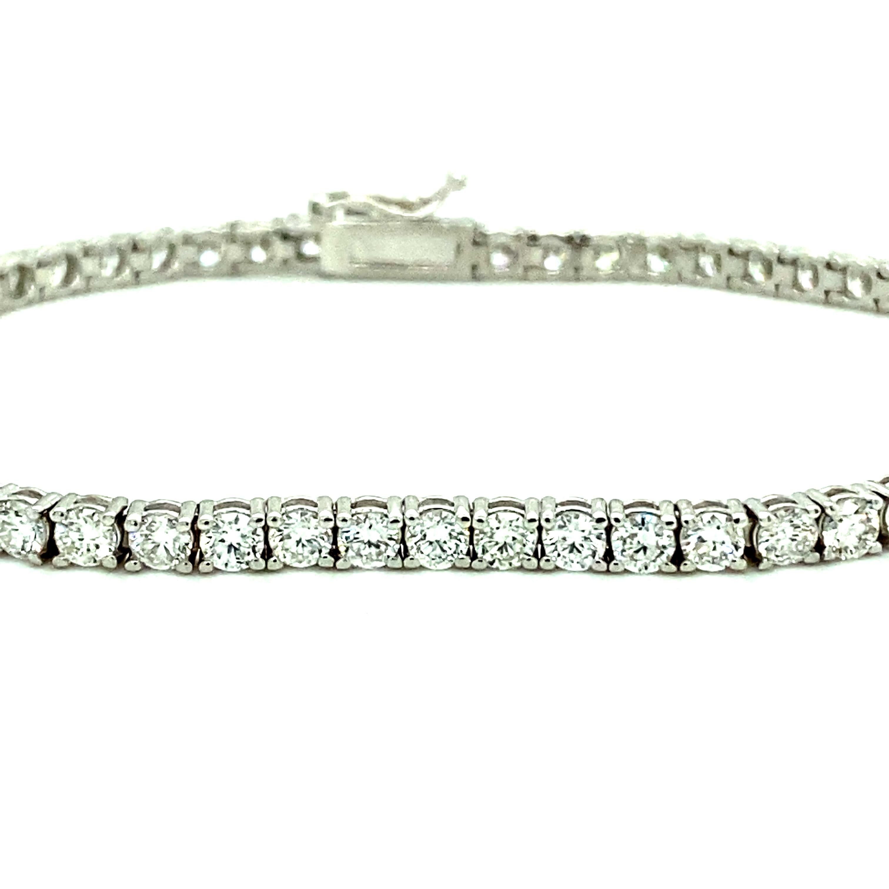 Offered here is a gorgeous diamond tennis bracelet in 14kt White Gold. 
Diamond: 55 natural round brilliant cut diamonds with an estimated total weight of 5.50 ct. 
Weight: 8.10 gr
Length: 7 1/2” (3 mm wide)