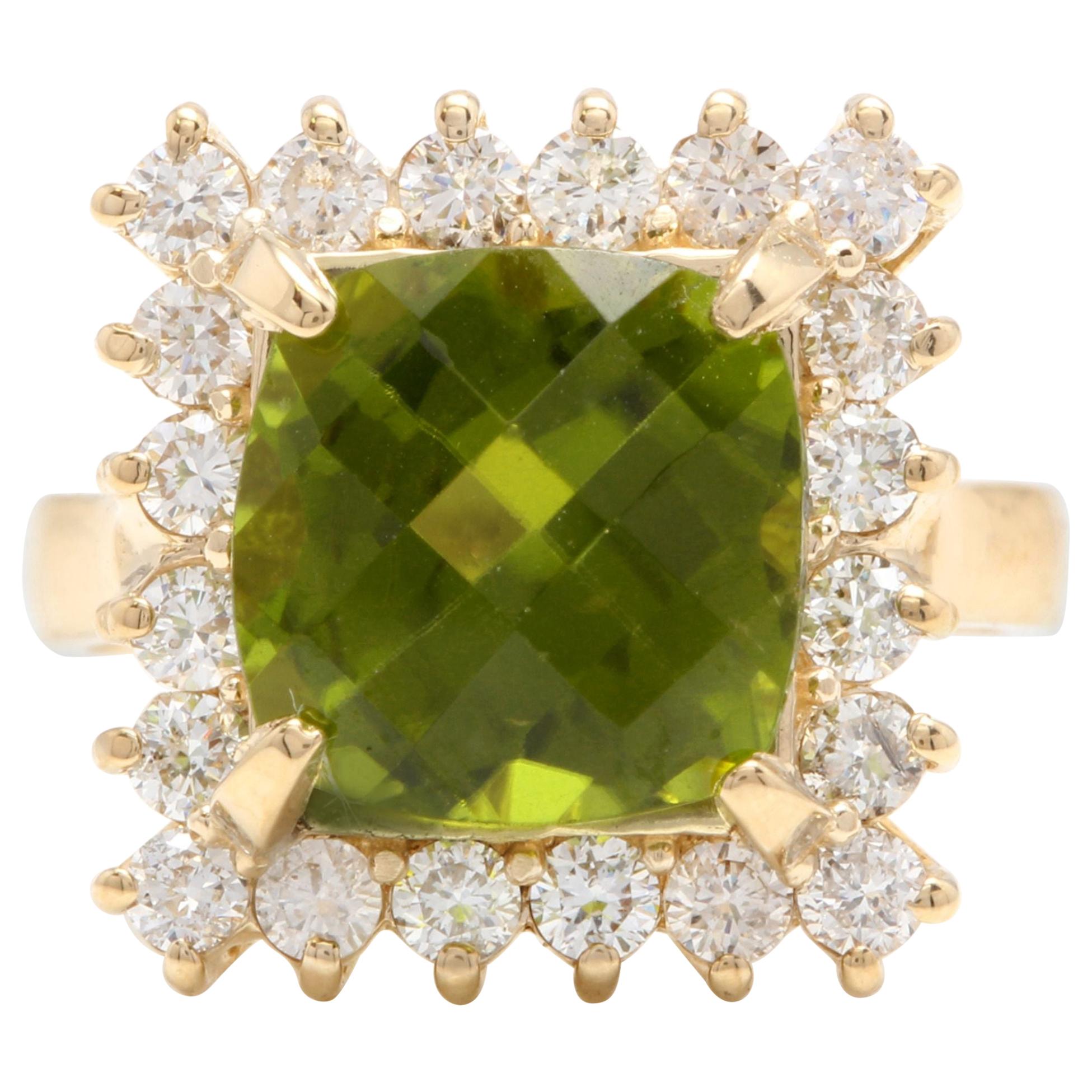 5.50 Ct Natural Very Nice Looking Peridot and Diamond 14K Solid Yellow Gold Ring For Sale