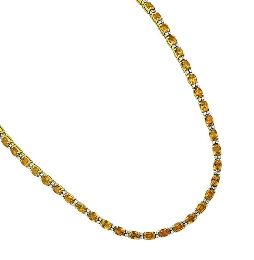 Taille ovale Collier en or 55,00 carats, saphir jaune 2,00 carats et diamants en vente