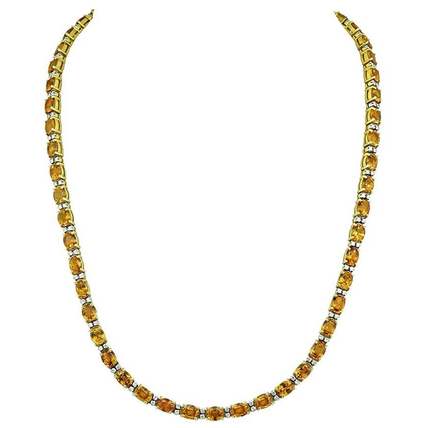 Collier en or 55,00 carats, saphir jaune 2,00 carats et diamants