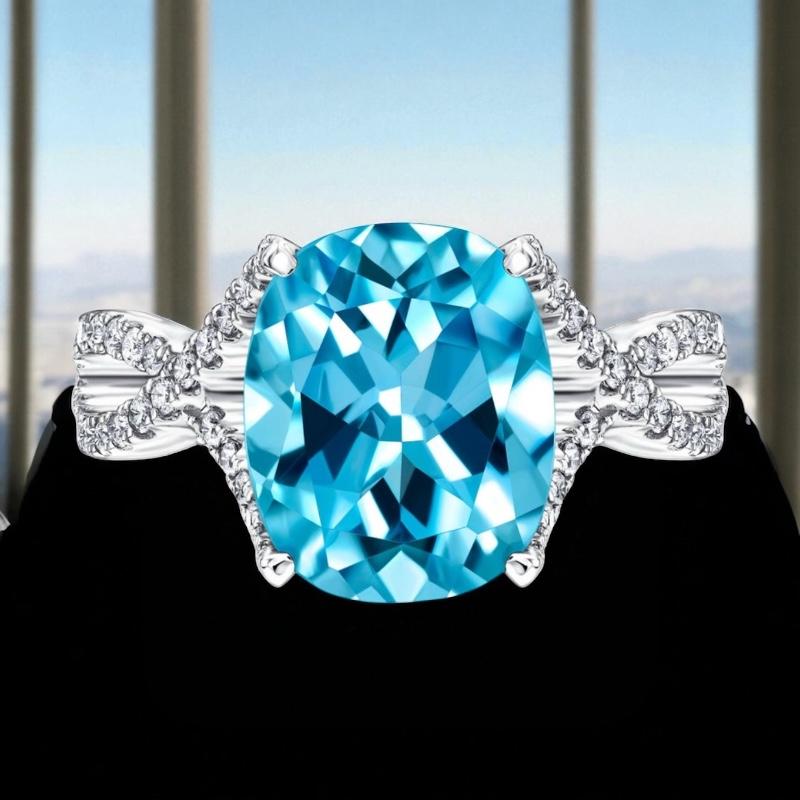 Anillo de compromiso de topacio azul en cojín de 5,50 quilates Diamante redondo de 0,66 quilates en oro de 18 quilates en venta 3