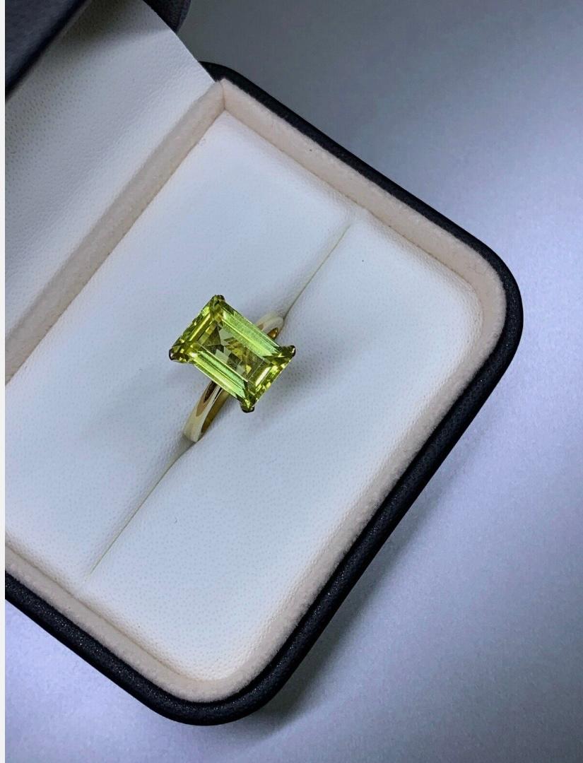 5.50ct Yellow Sapphire Emerald Cut Solitaire Engagement Ring In 18ct Yellow Gold In New Condition For Sale In London, GB