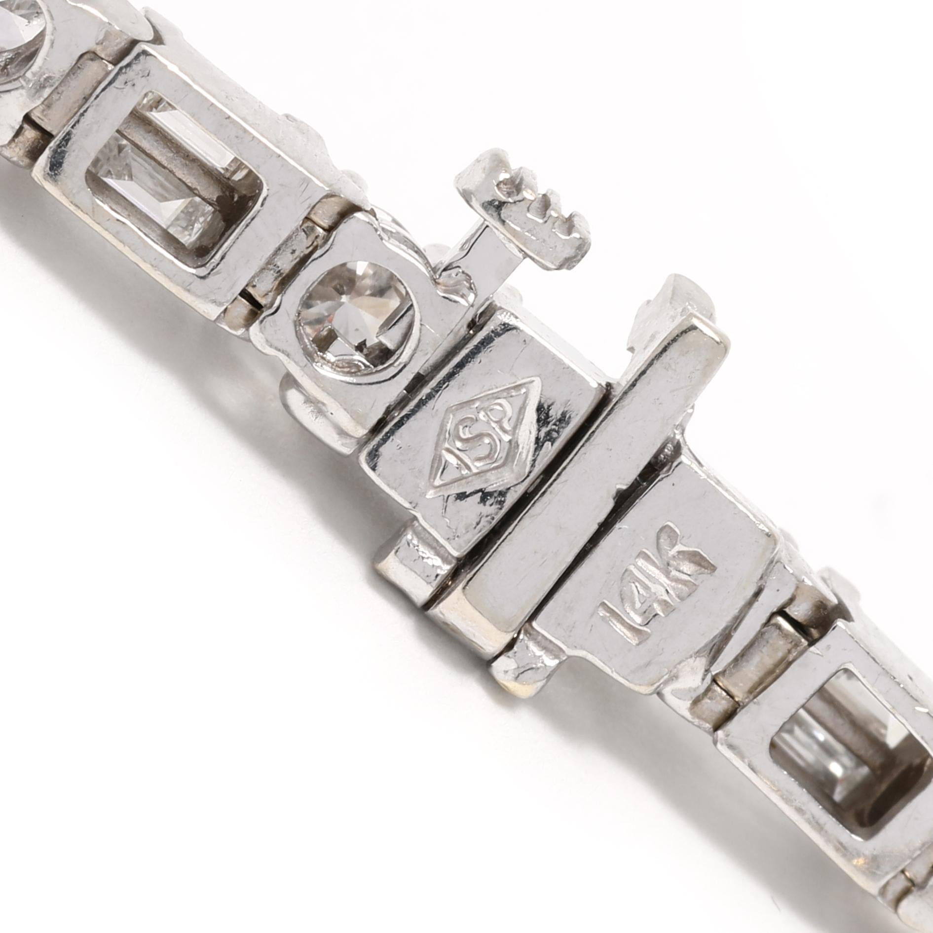 Bracciale tennis con diamanti da 5,50 carati, oro bianco 14 carati, tondo baguette In condizioni buone in vendita a McLeansville, NC
