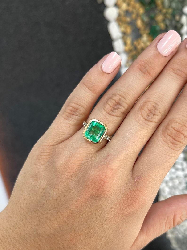 Contemporary 5.50tcw AAA Emerald & Diamond Bezel Set Engagement Ring 18K  Colombian Emerald For Sale