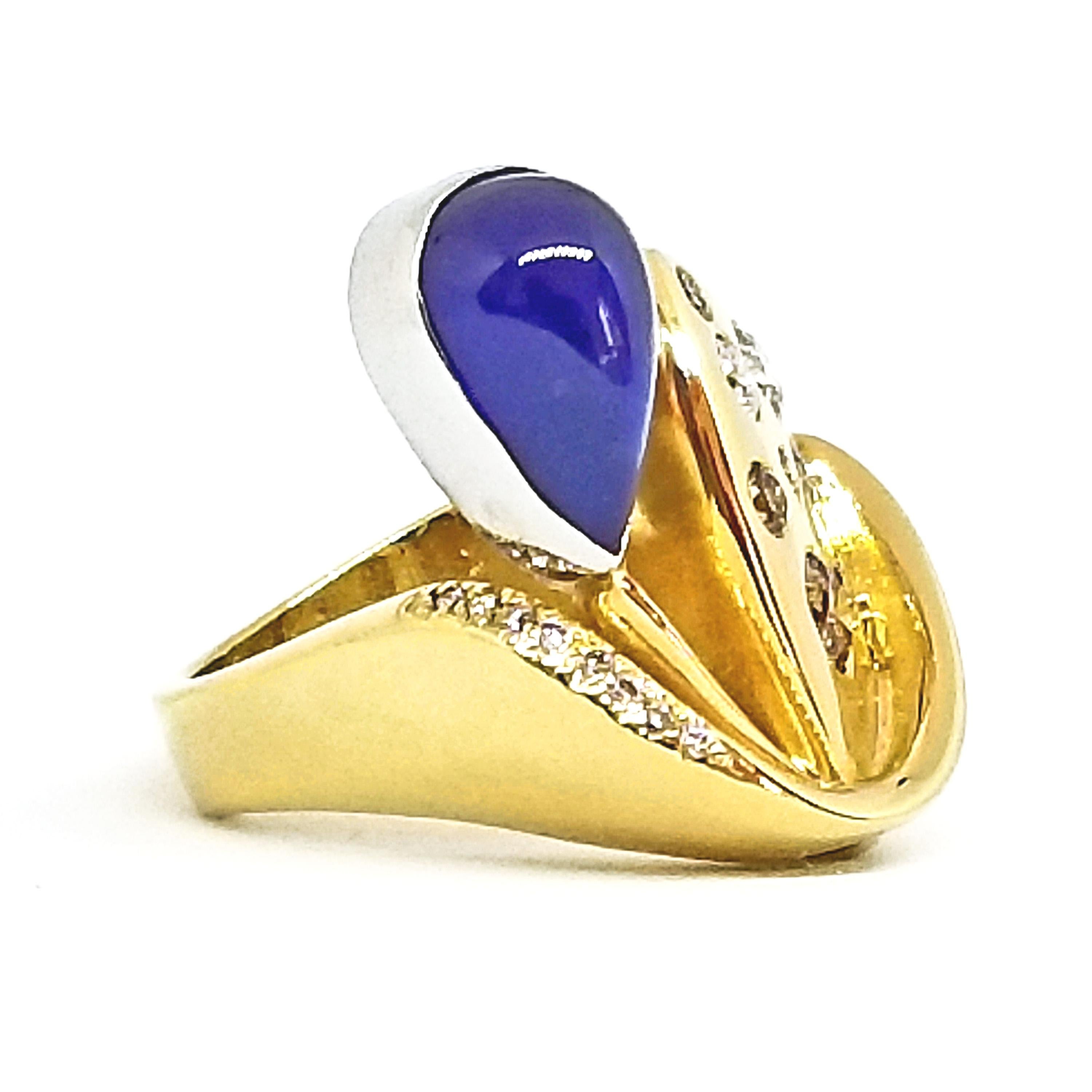 Taille poire Bague contemporaine en saphir bleu sucrier en forme de larme de 5,51 carats et diamants fantaisie en vente