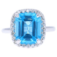 Bague en or blanc 14 carats avec topaze bleue de 5,51 carats et diamants