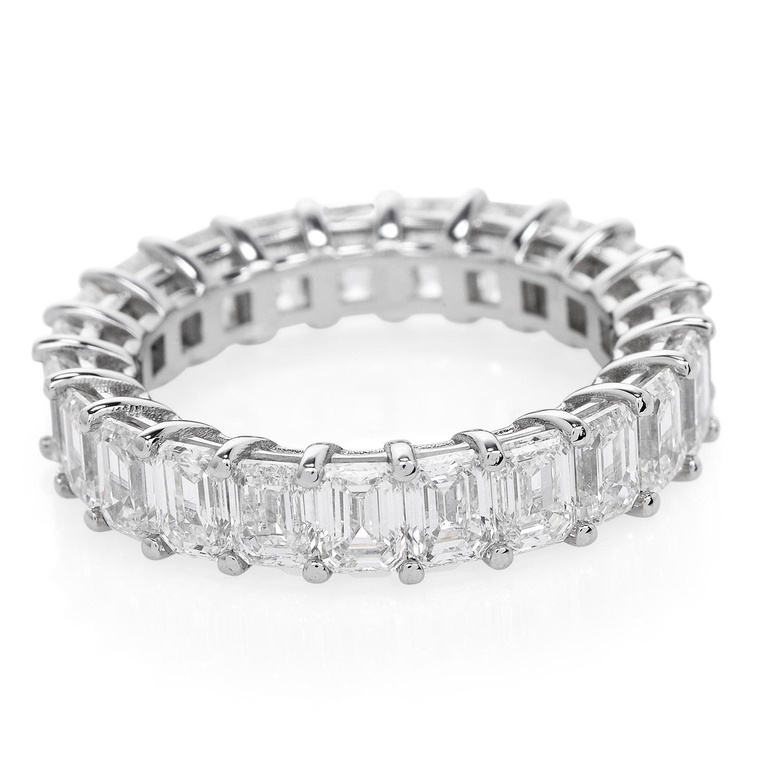 5.51 carats Emerald Cut Diamond Platinum Eternity Band Ring In New Condition For Sale In Miami, FL