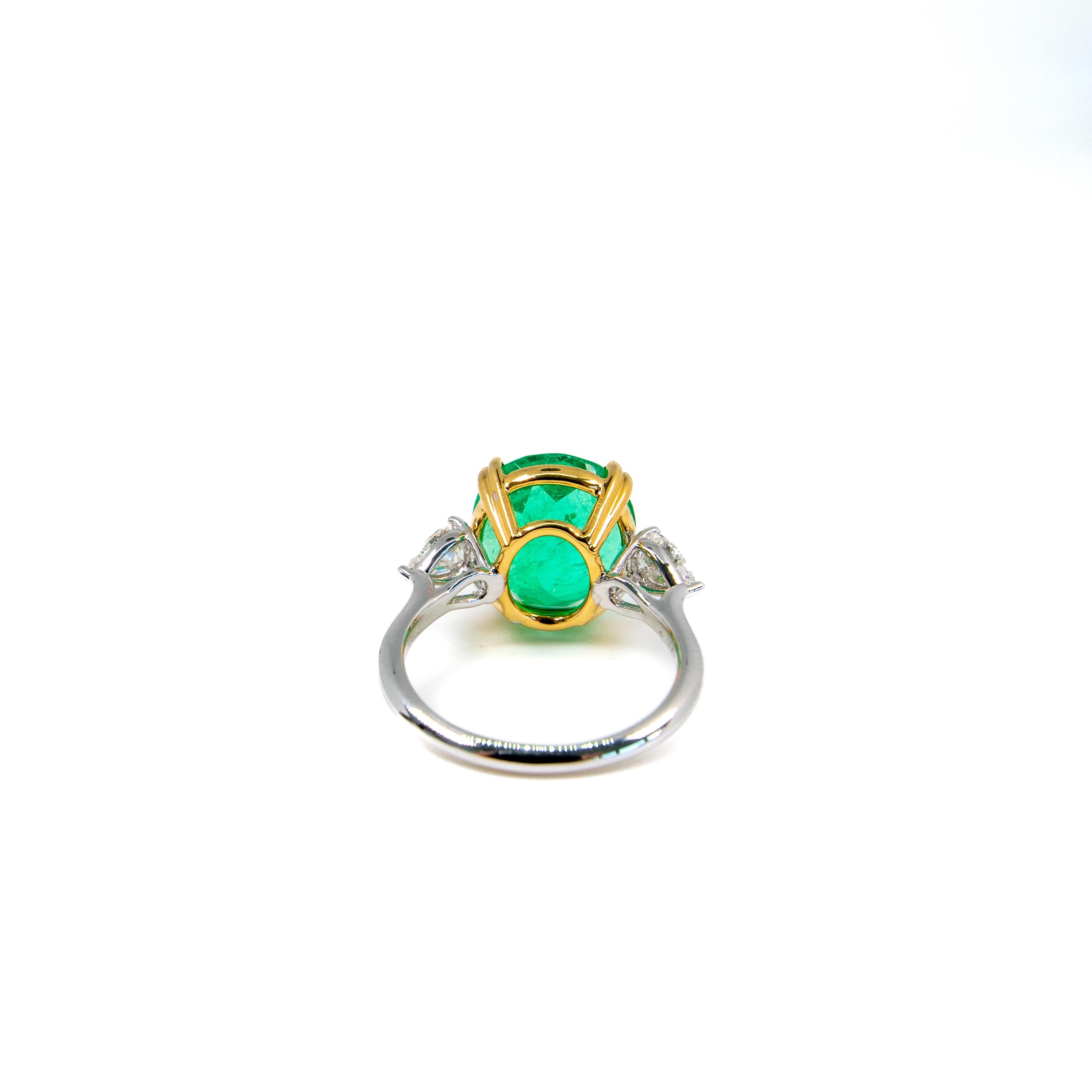 5.51ct Certified Colombian Emerald Insignificant Oil and Pear Shape Diamond Ring For Sale 3