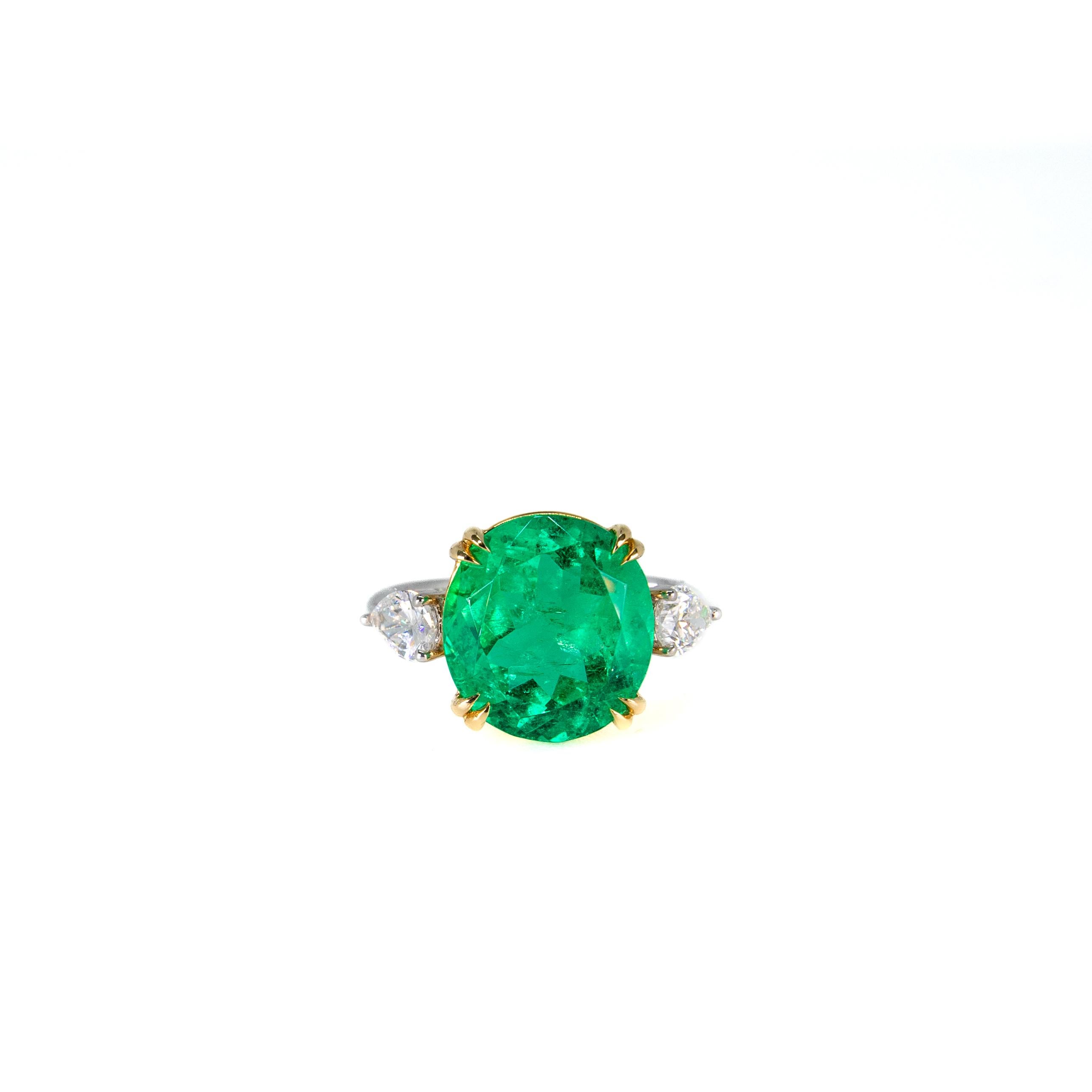 5.51ct Certified Colombian Emerald Insignificant Oil and Pear Shape Diamond Ring For Sale 1