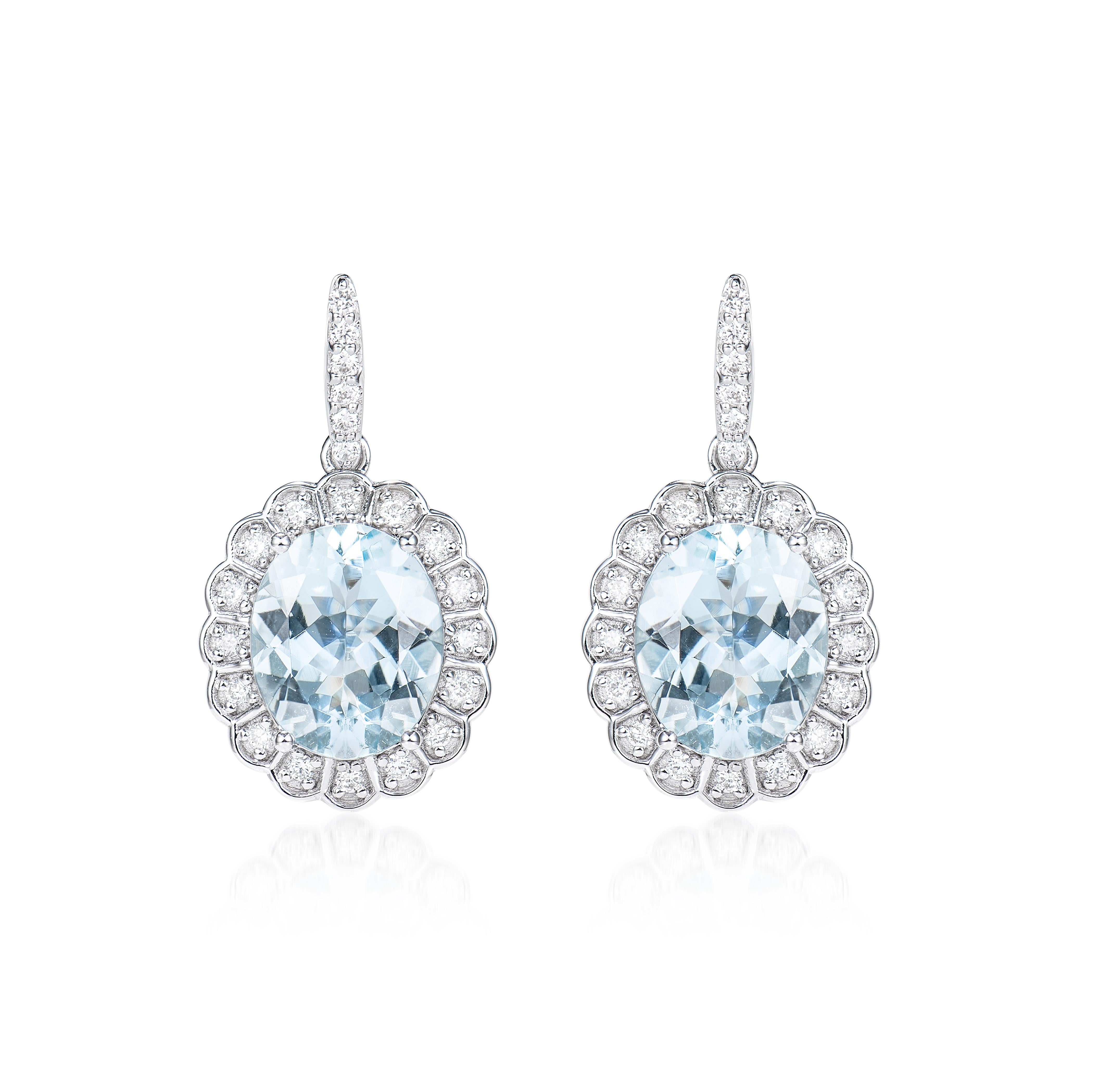 Contemporary 5.52 Carat Aquamarine Drop Earrings in 18Karat White Gold with Diamond For Sale