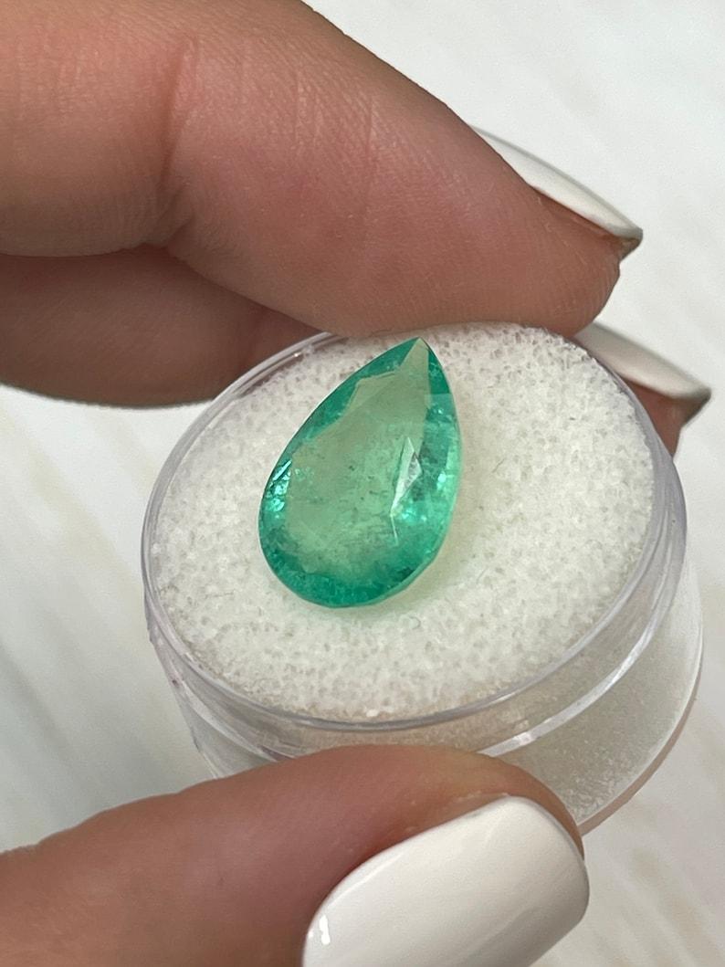 5,52 Karat Hellgrüner kolumbianischer Smaragd im Birnenschliff - Tropfenschliff Mai Geburtsstein im Zustand „Neu“ im Angebot in Jupiter, FL