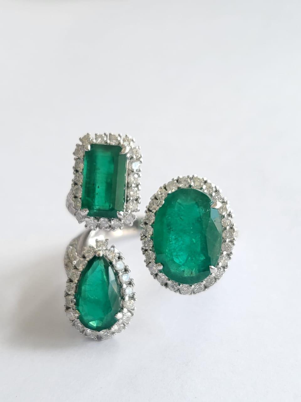 5.52 Carats, Natural Zambian Emerald & Diamonds Three Stone Cocktail Ring In New Condition In Hong Kong, HK