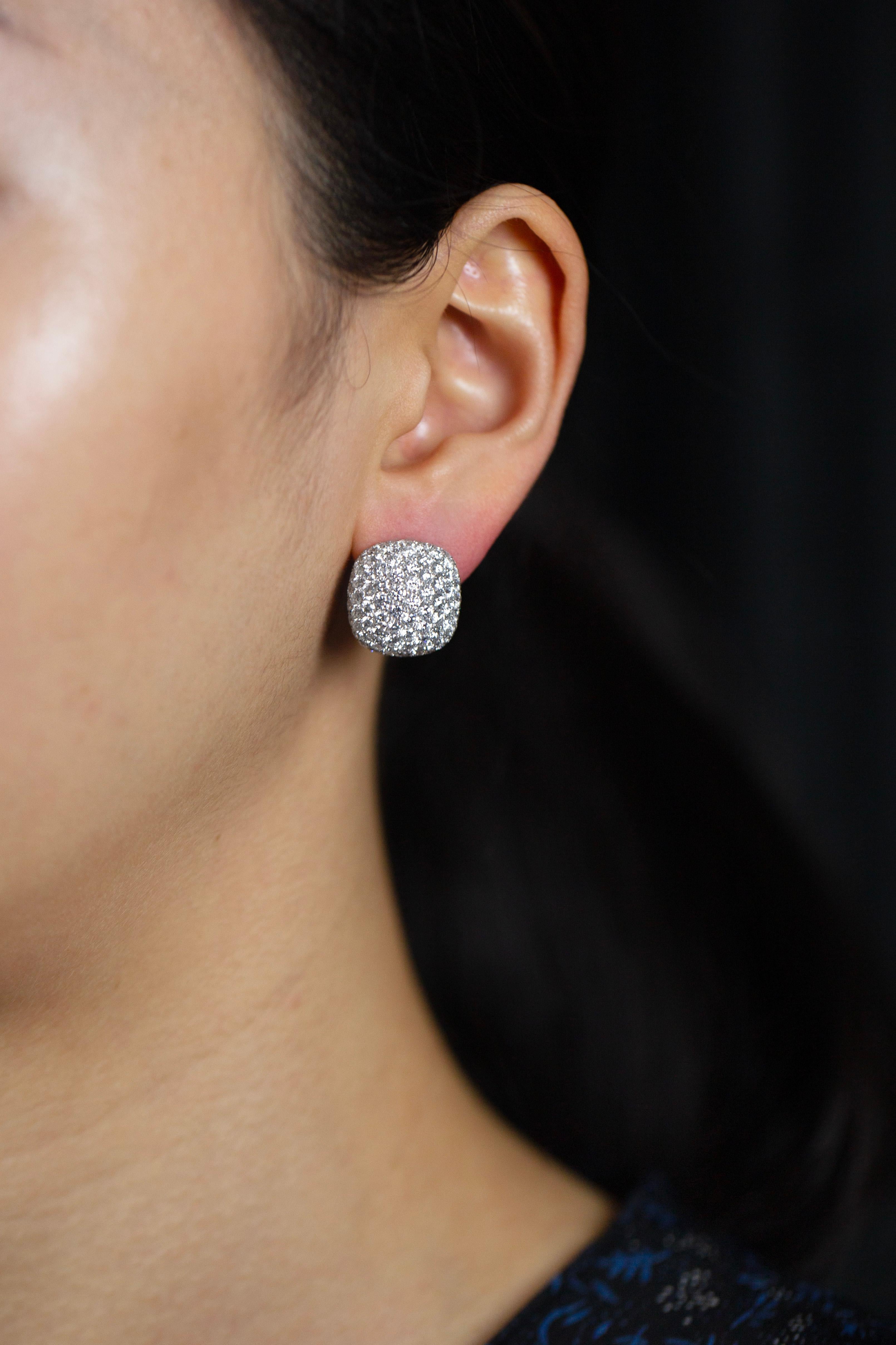 5.52 Carats Total diamant rond micro-pavé forme coussin Clips d'oreilles Neuf - En vente à New York, NY