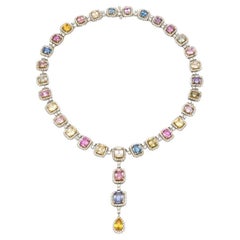 Collier pendentif détachable en saphirs multicolores 55,24 carats avec diamants