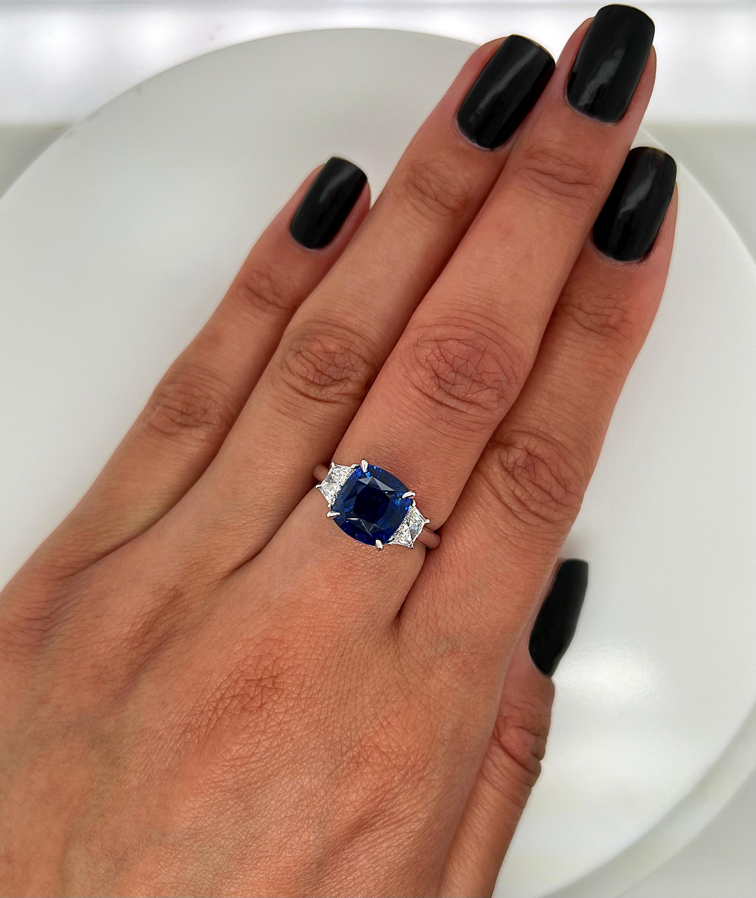 Women's or Men's 5.52 Total Carat Cushion Cut Blue Sapphire & Diamond Ladies Ring GIA Certified. For Sale