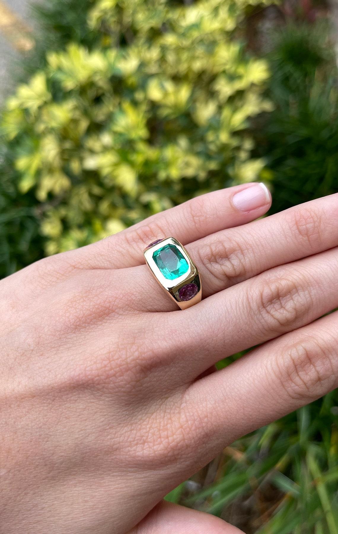 Anillo gitano de esmeralda colombiana y zafiro rosa oval de 5,52 qt 18 quilates y tres piedras en Nuevo estado para la venta en Jupiter, FL