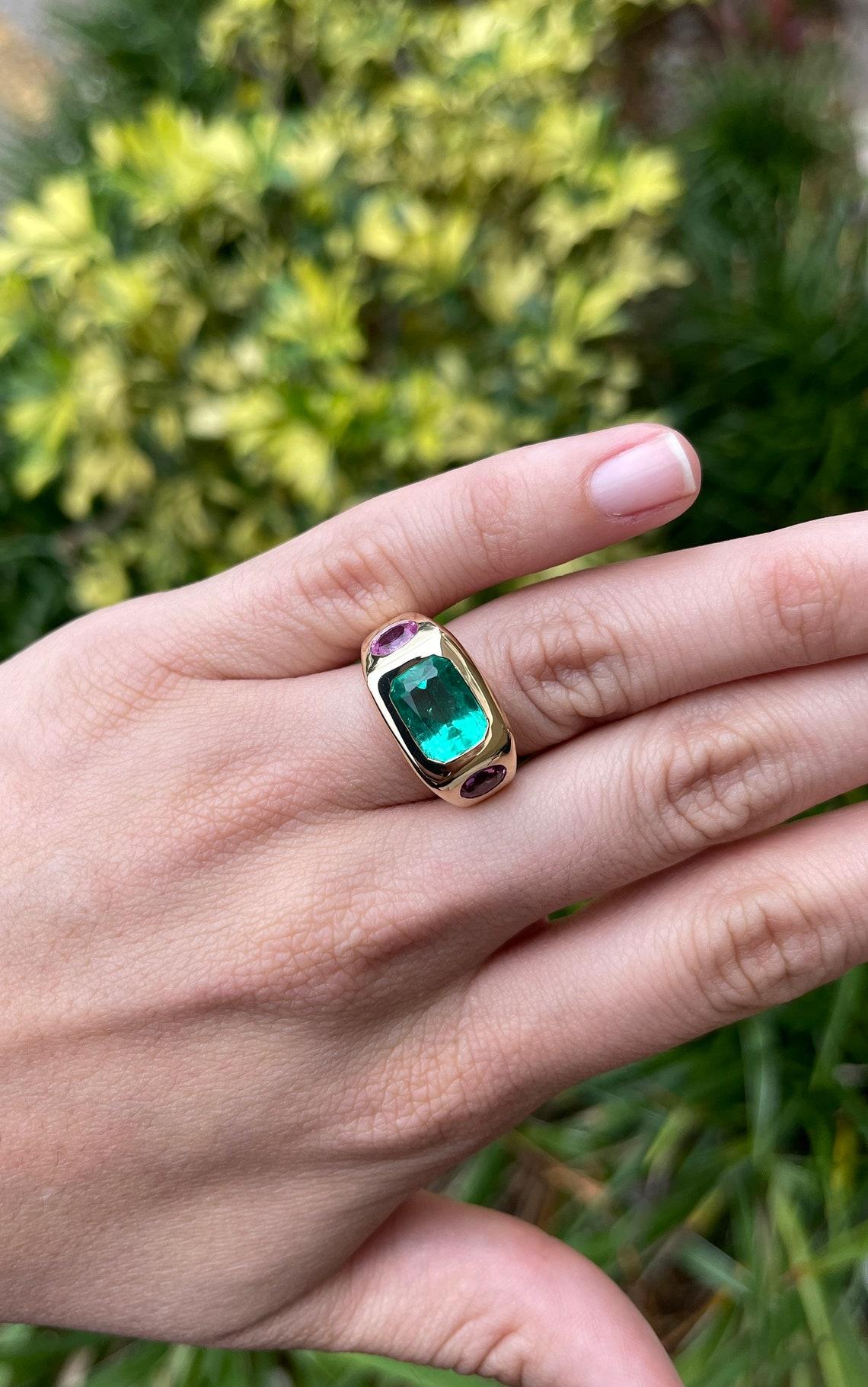 Anillo gitano de esmeralda colombiana y zafiro rosa oval de 5,52 qt 18 quilates y tres piedras en venta 2