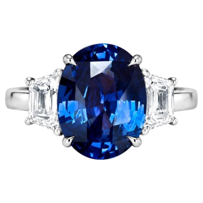Bague en platine sertie d'un saphir bleu de Ceylan de 5,53 carats et de diamants