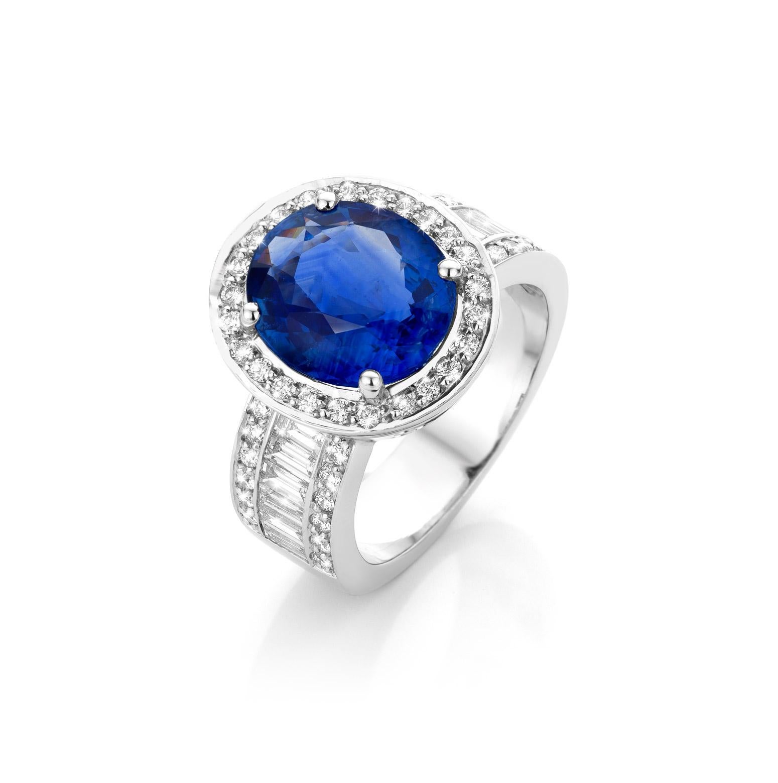IGI-zertifizierter Weißgold-Cocktailring mit 5,55 Karat blauem Saphir und Diamant-Cluster im Angebot 1