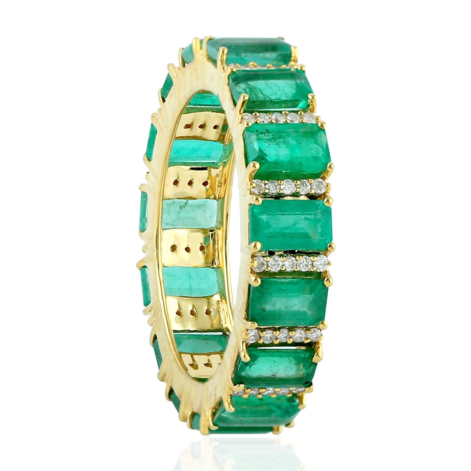 For Sale:  5.53 Carat Emerald Diamond 18 Karat Gold Floating Band Ring 3